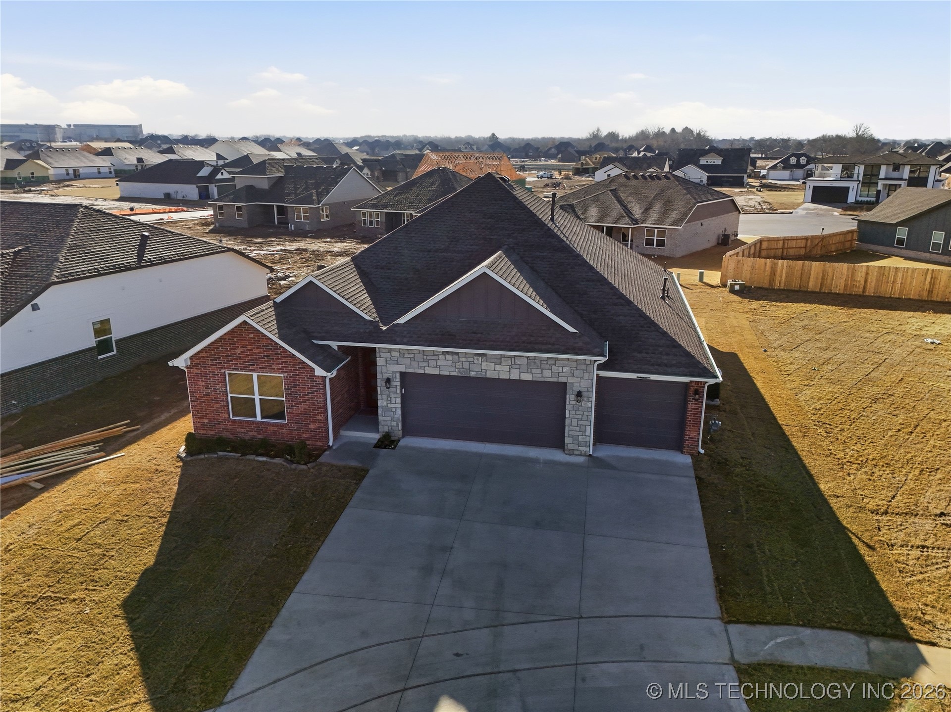 3821 W Edgewater Court