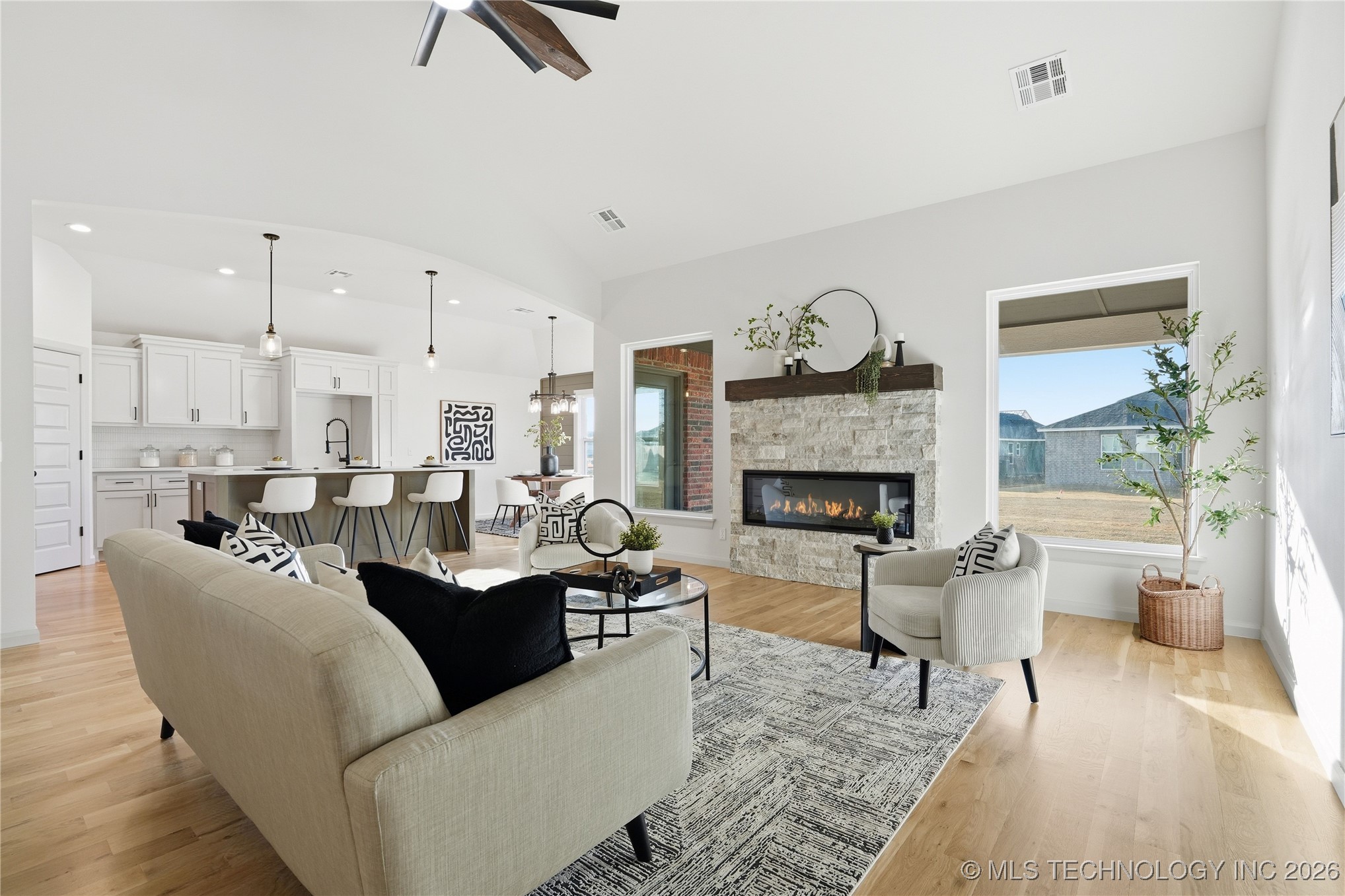 3821 W Edgewater Court