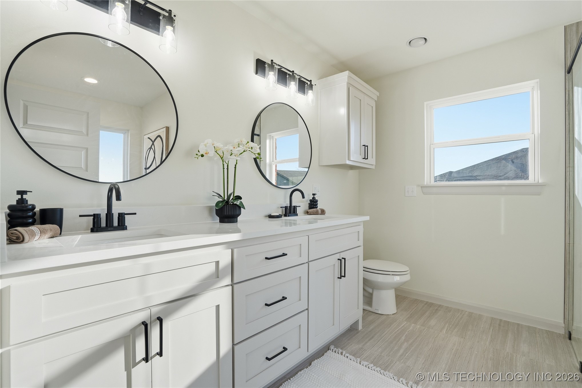 3821 W Edgewater Court