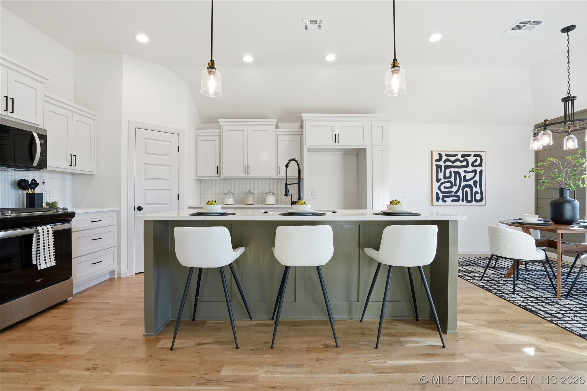 3821 W Edgewater Court