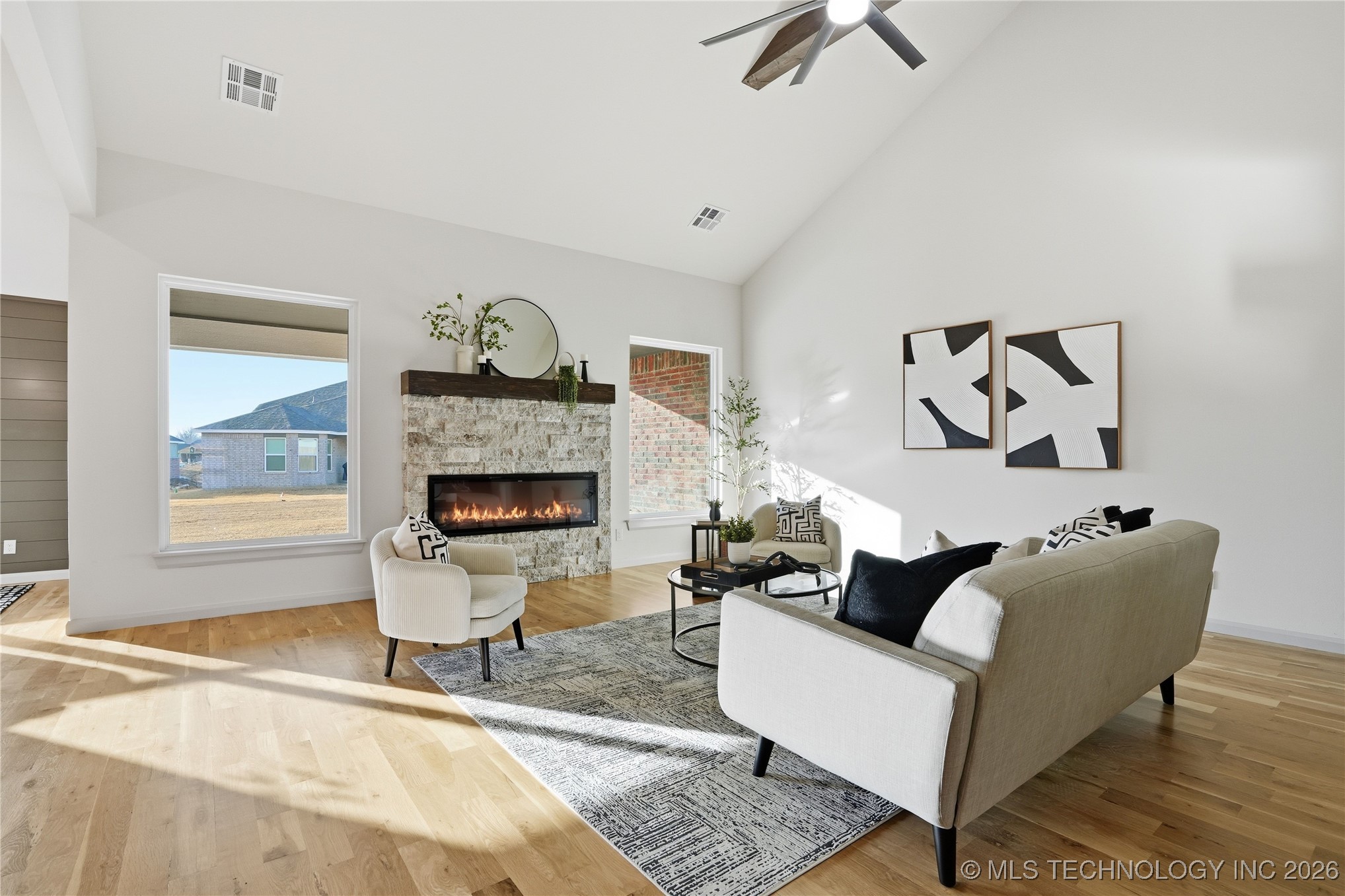 3821 W Edgewater Court