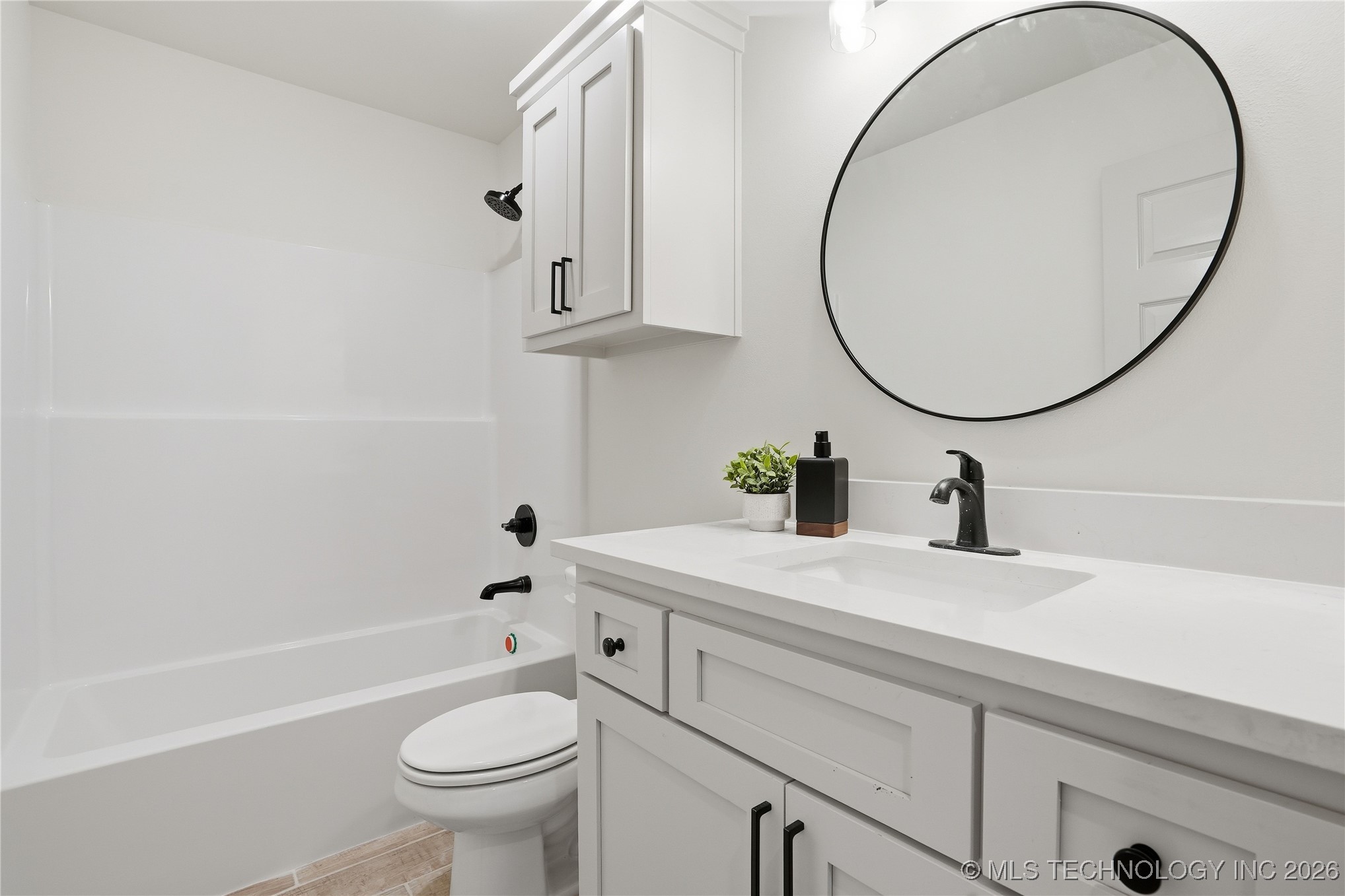 3821 W Edgewater Court