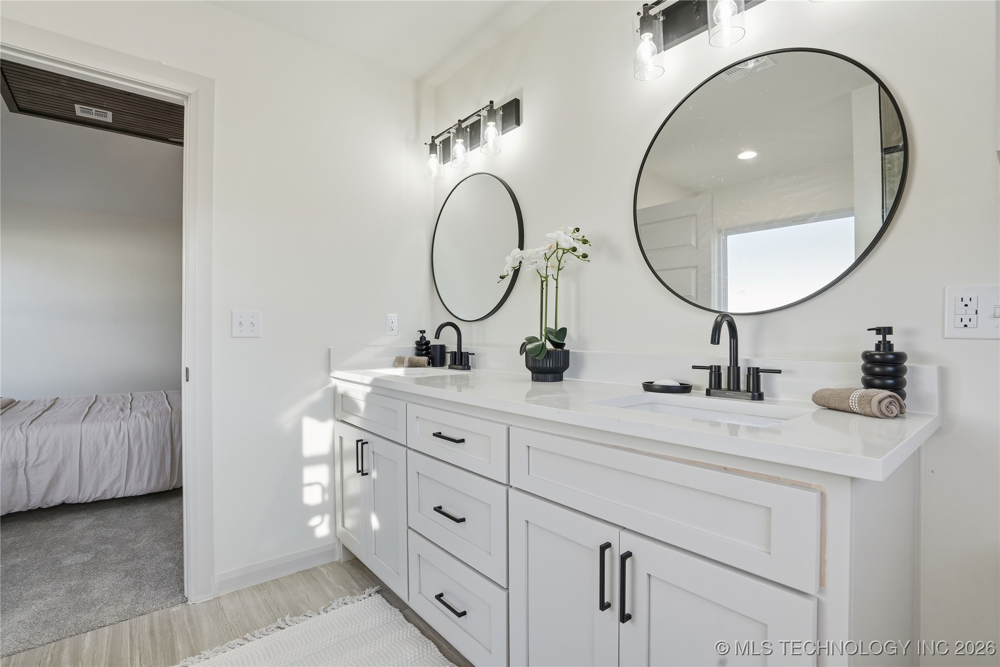 3821 W Edgewater Court