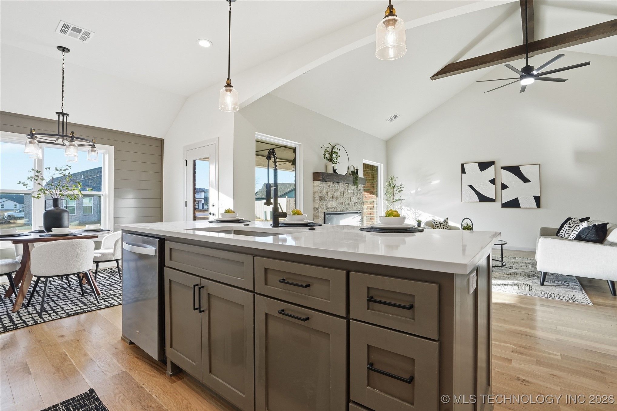 3821 W Edgewater Court