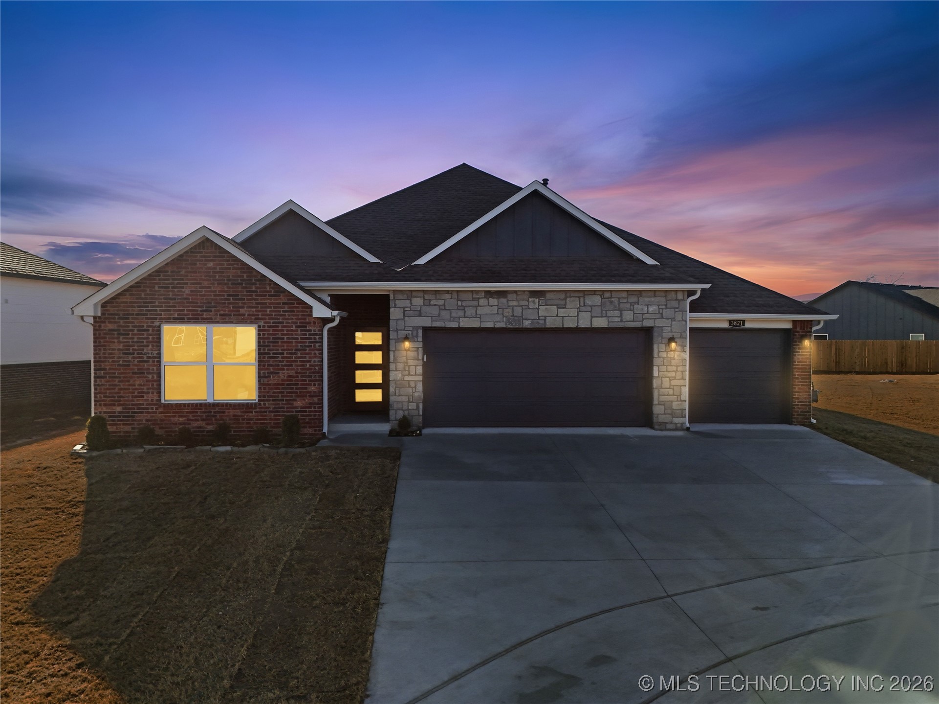 3821 W Edgewater Court