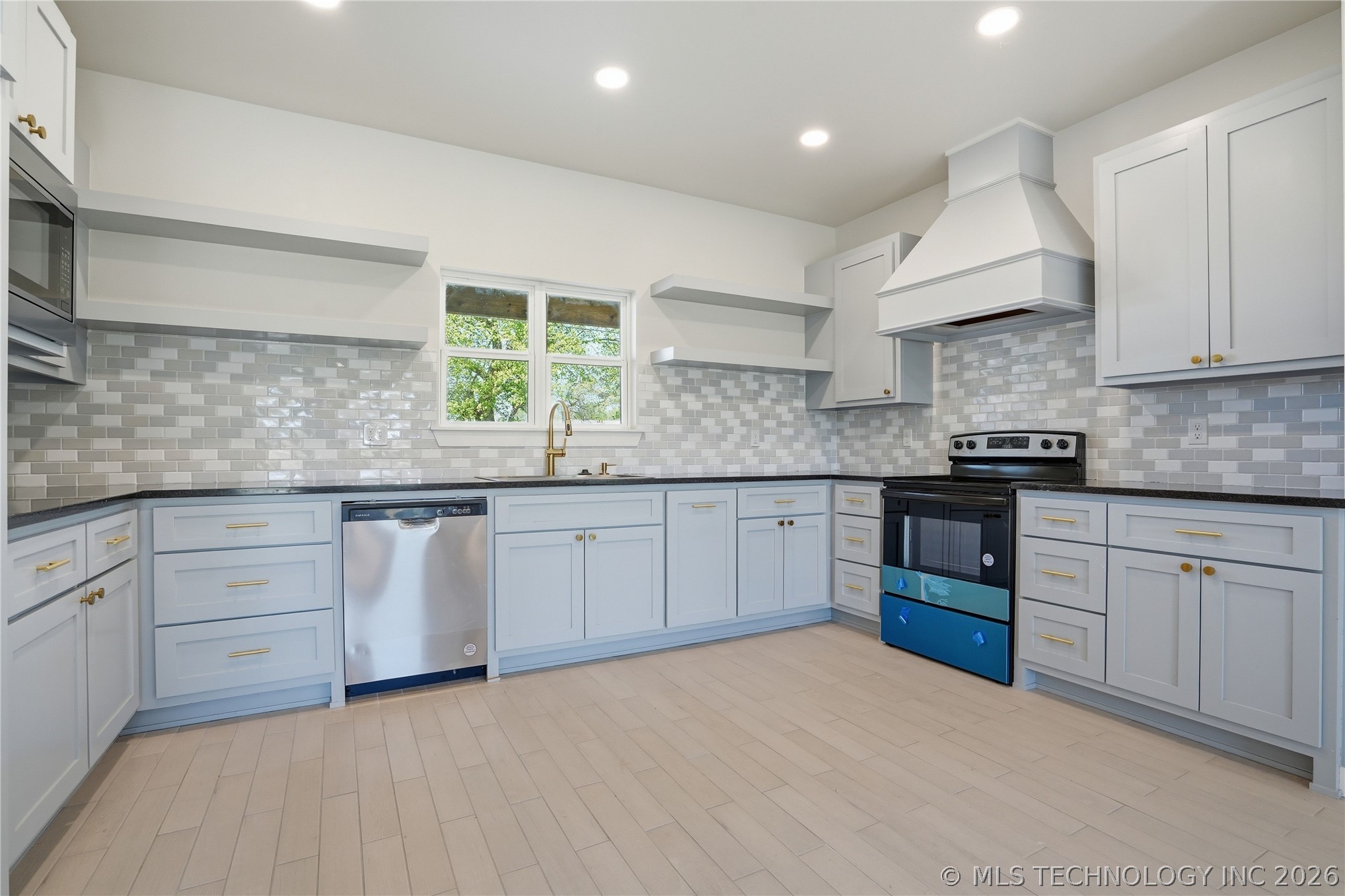 9545 N Cincinnati Street