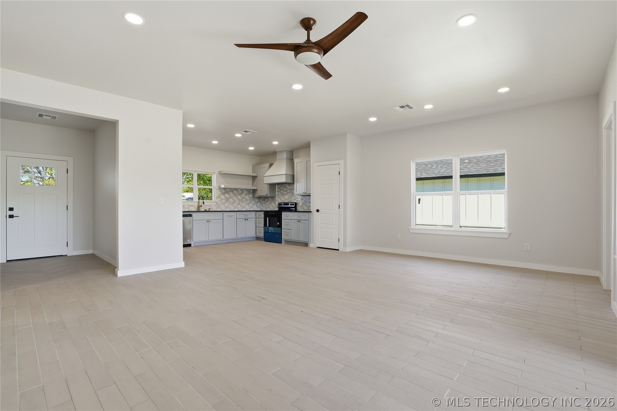 9545 N Cincinnati Street