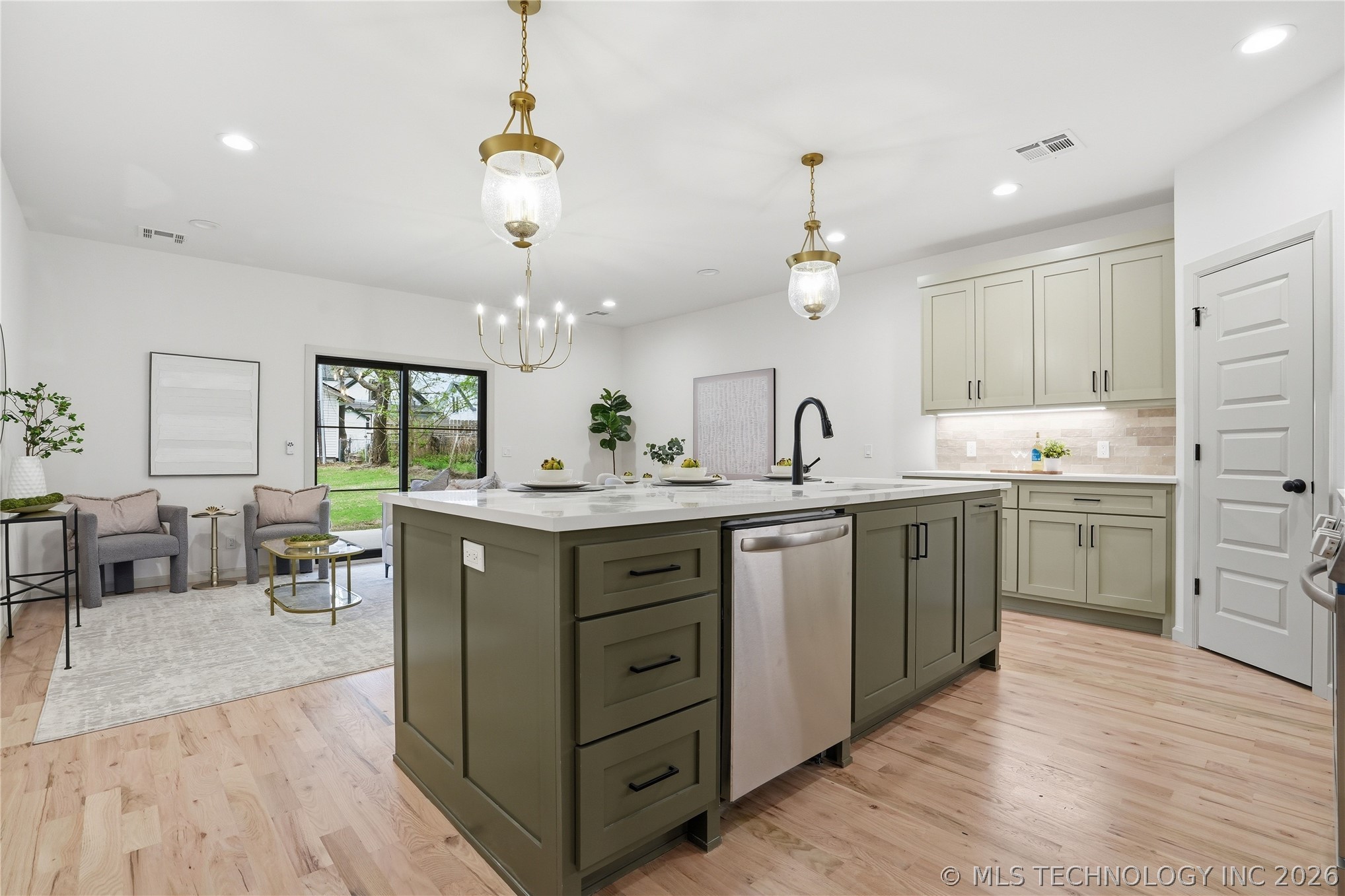 1414 E University Avenue