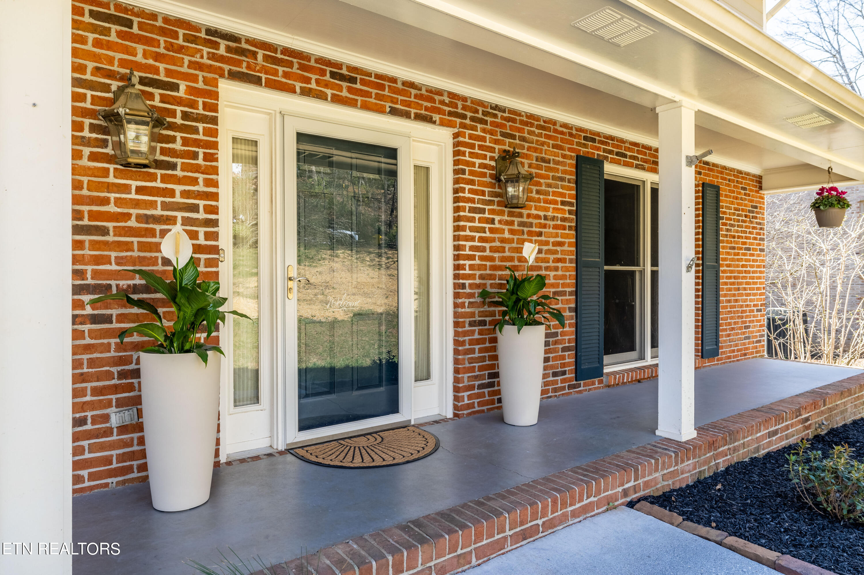 711 Knights Bridge Rd