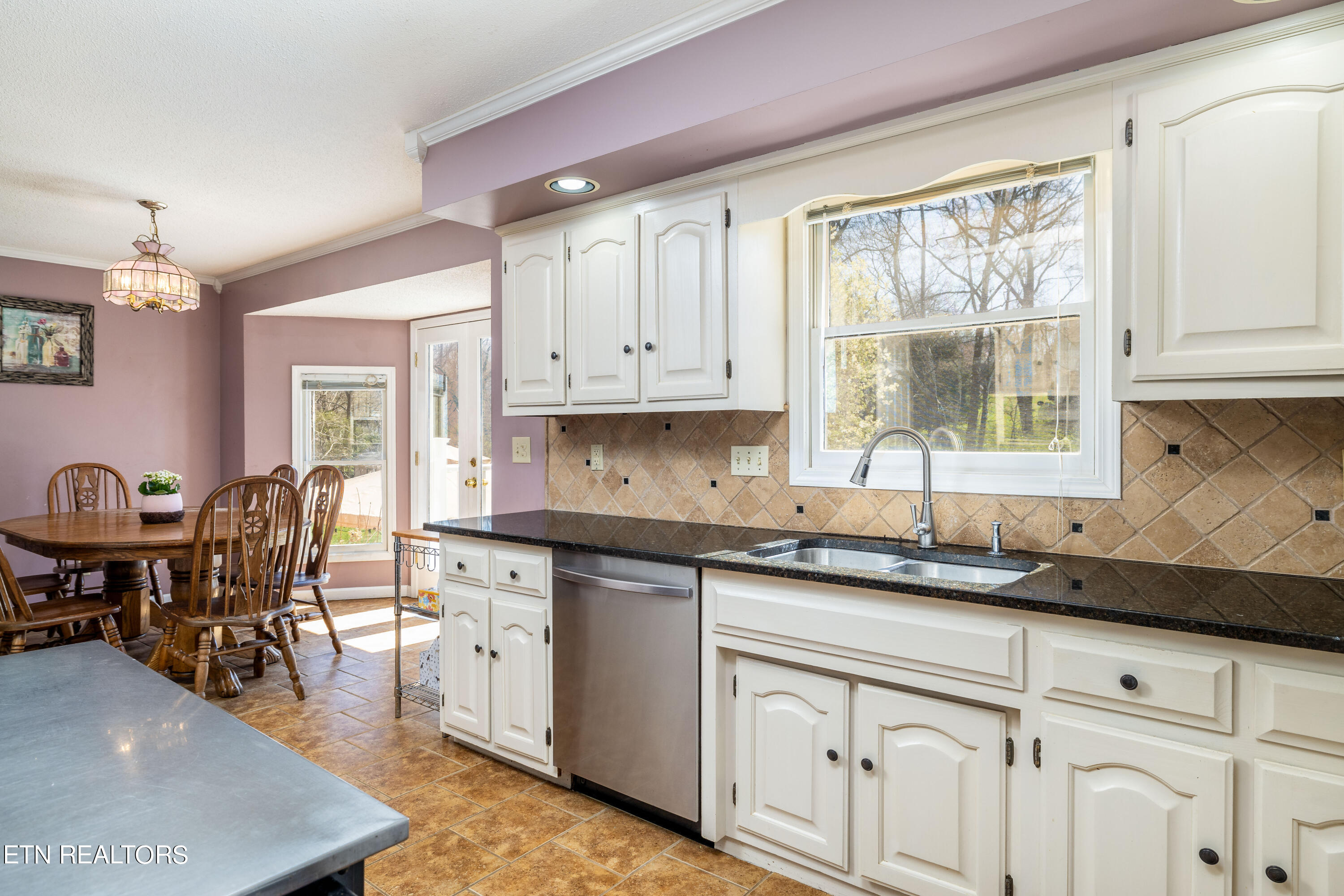 711 Knights Bridge Rd