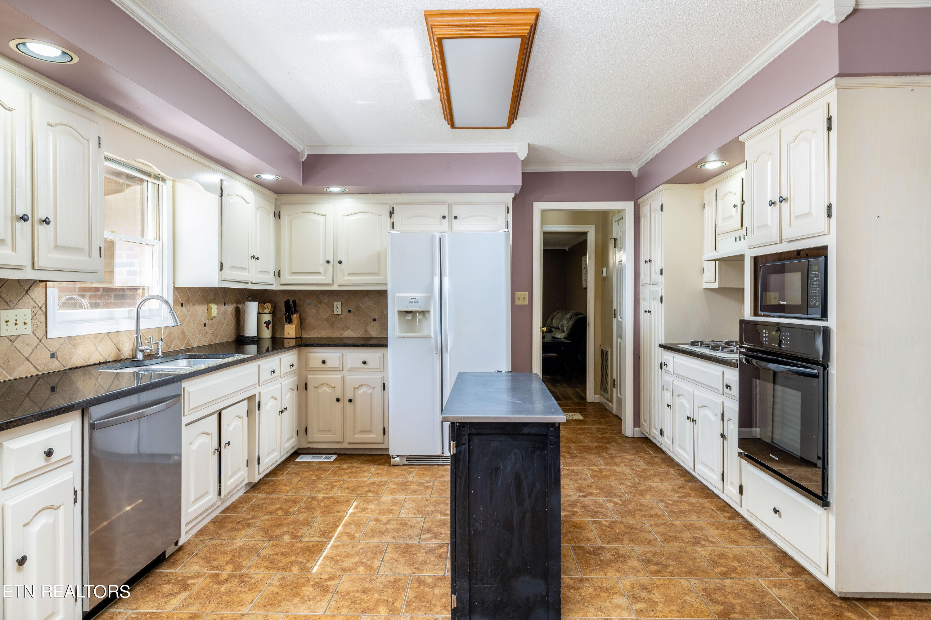 711 Knights Bridge Rd