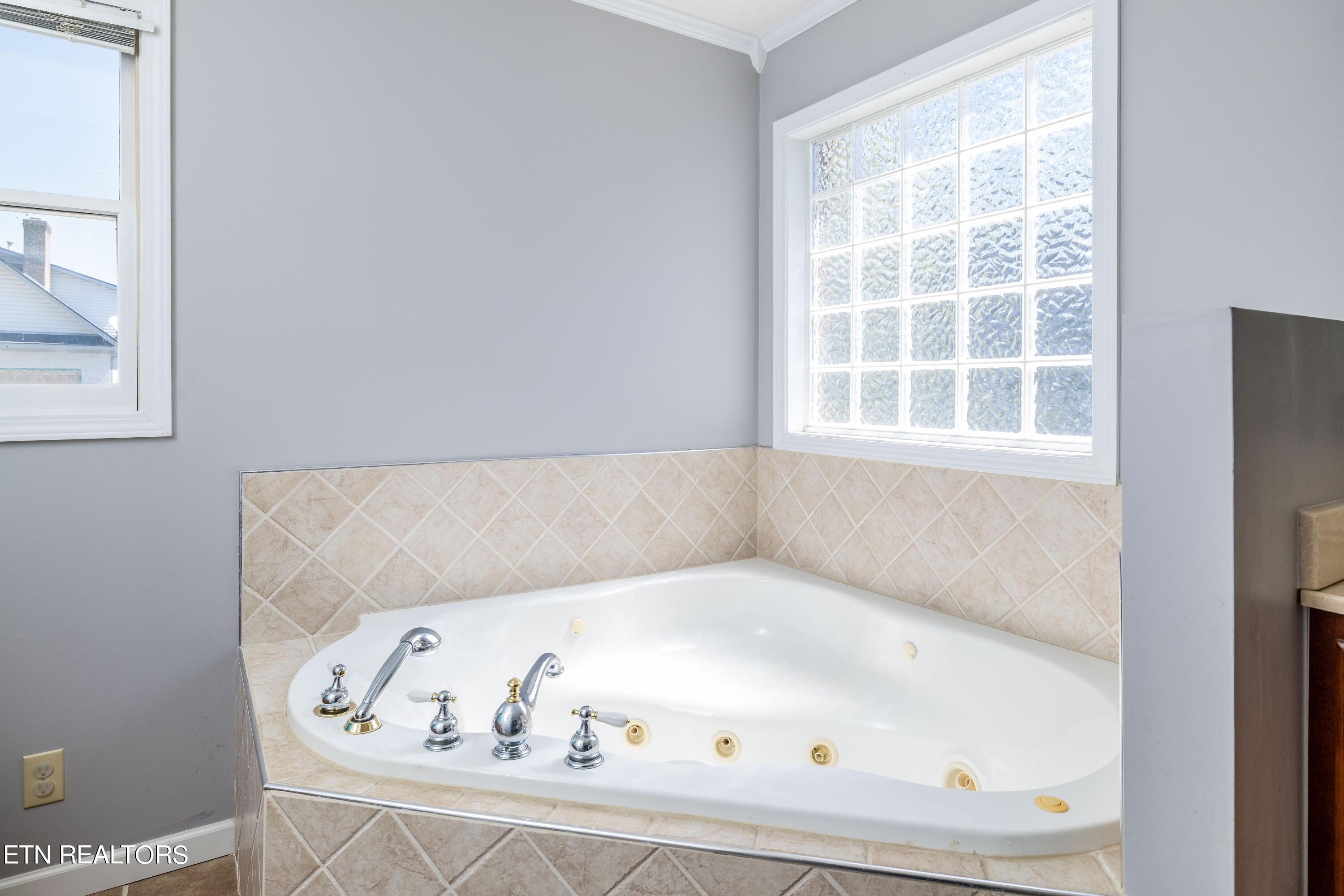 711 Knights Bridge Rd