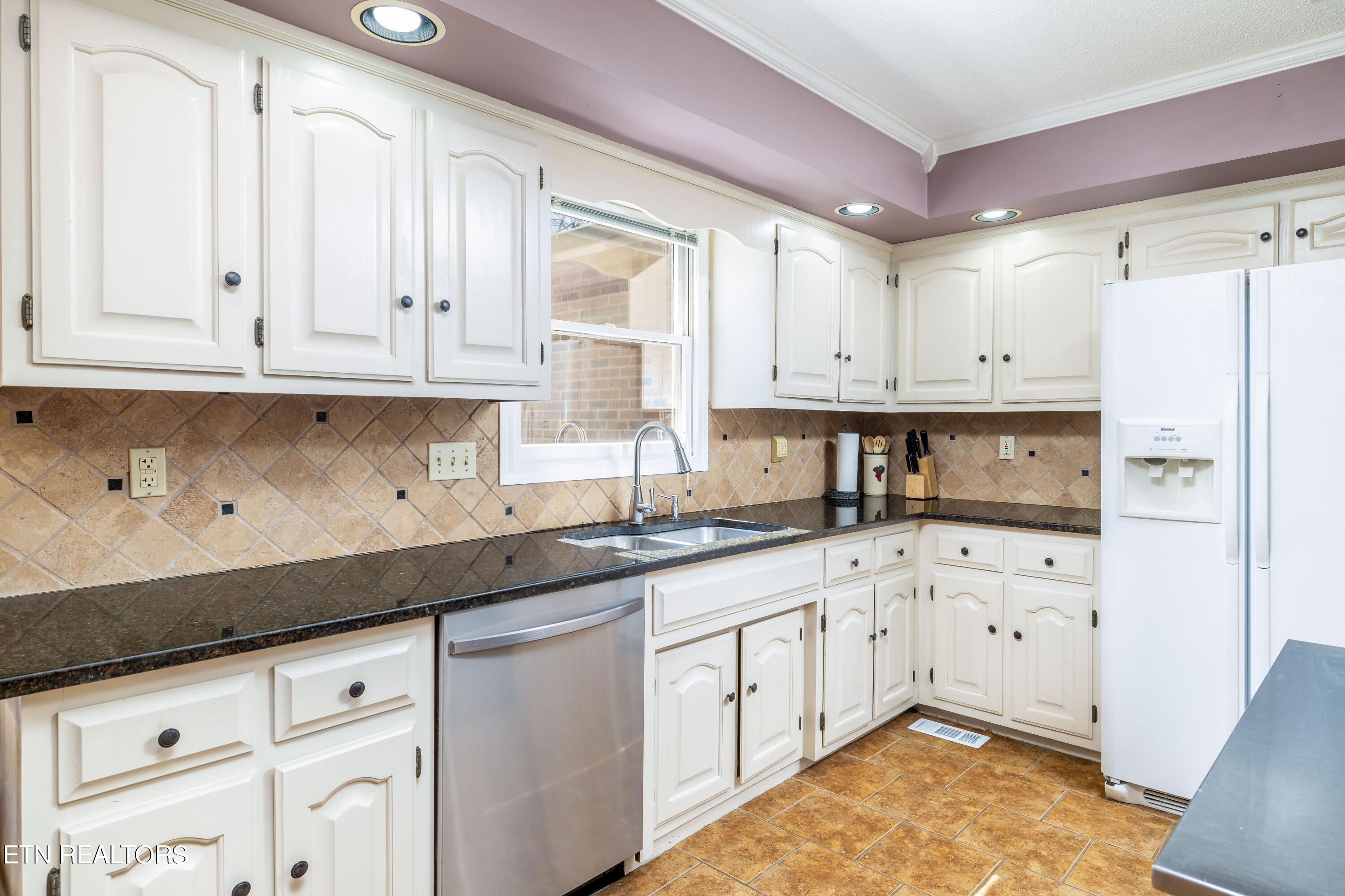 711 Knights Bridge Rd