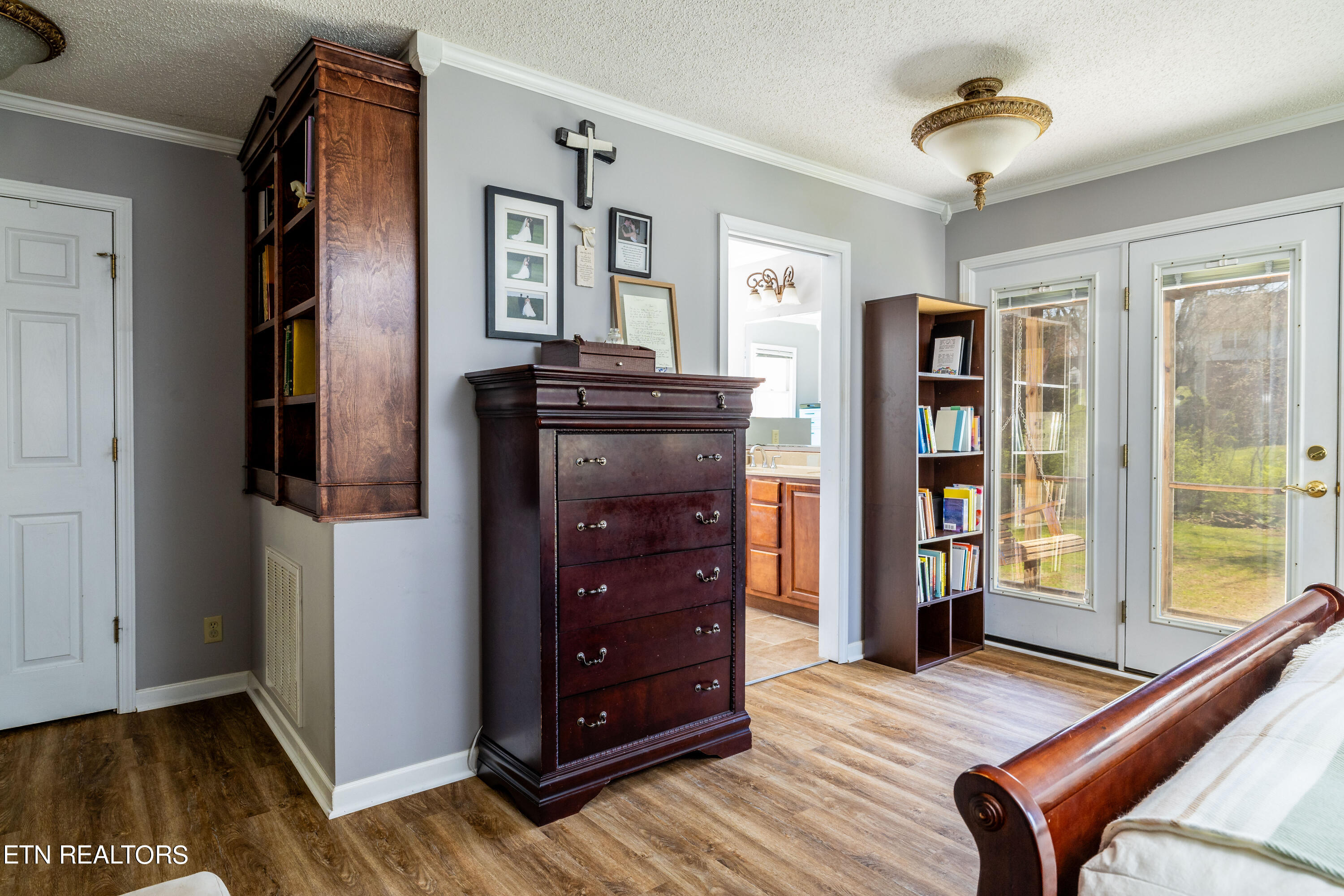 711 Knights Bridge Rd