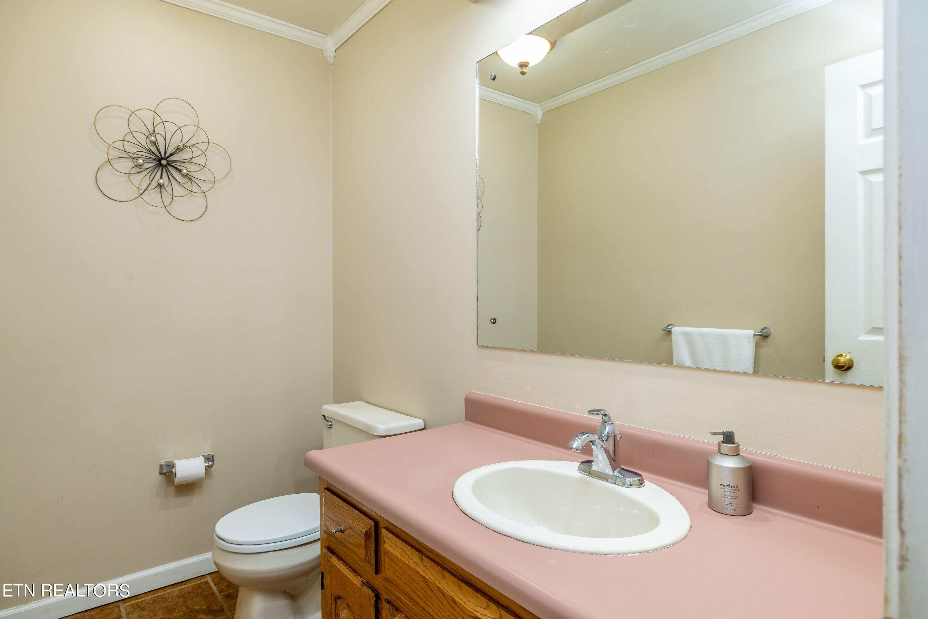 711 Knights Bridge Rd