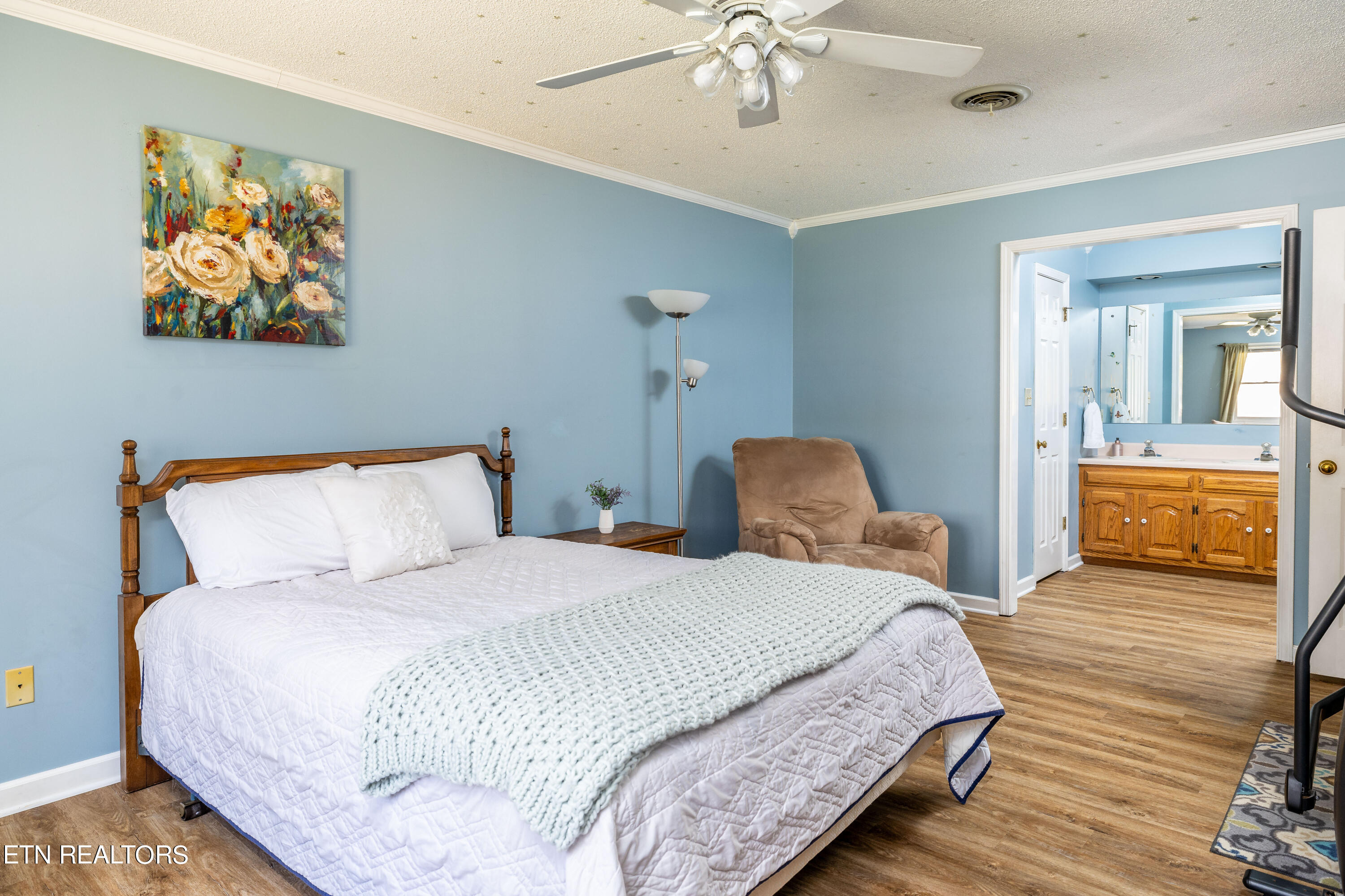 711 Knights Bridge Rd