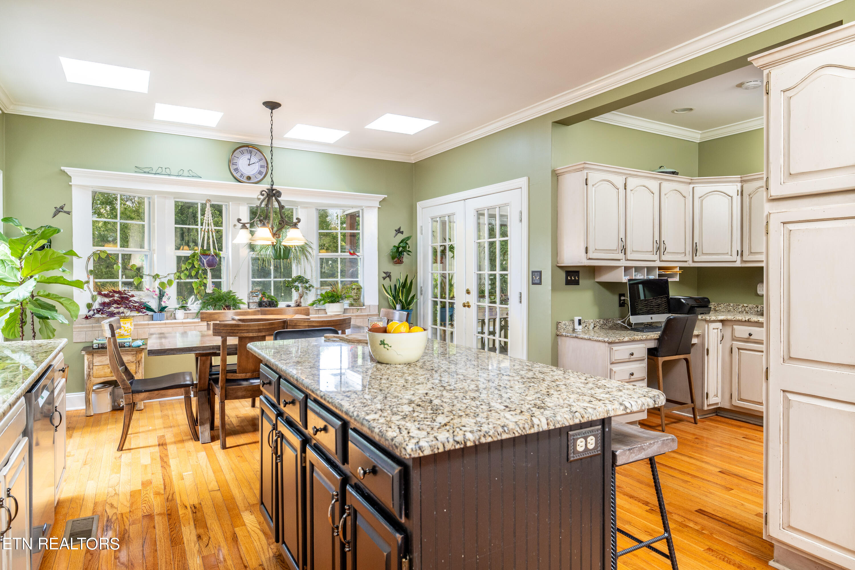 1837 Southcliff Drive