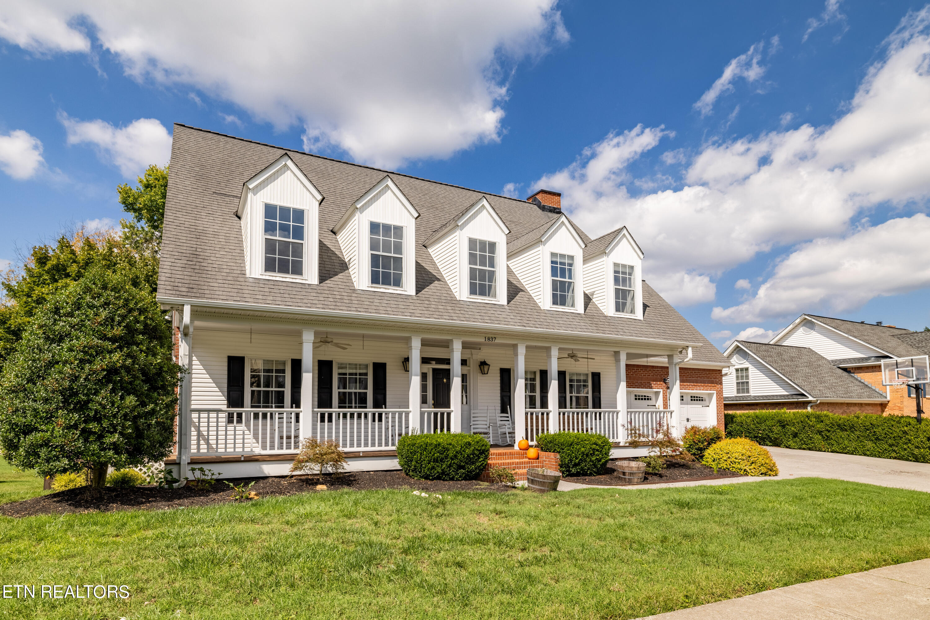 1837 Southcliff Drive