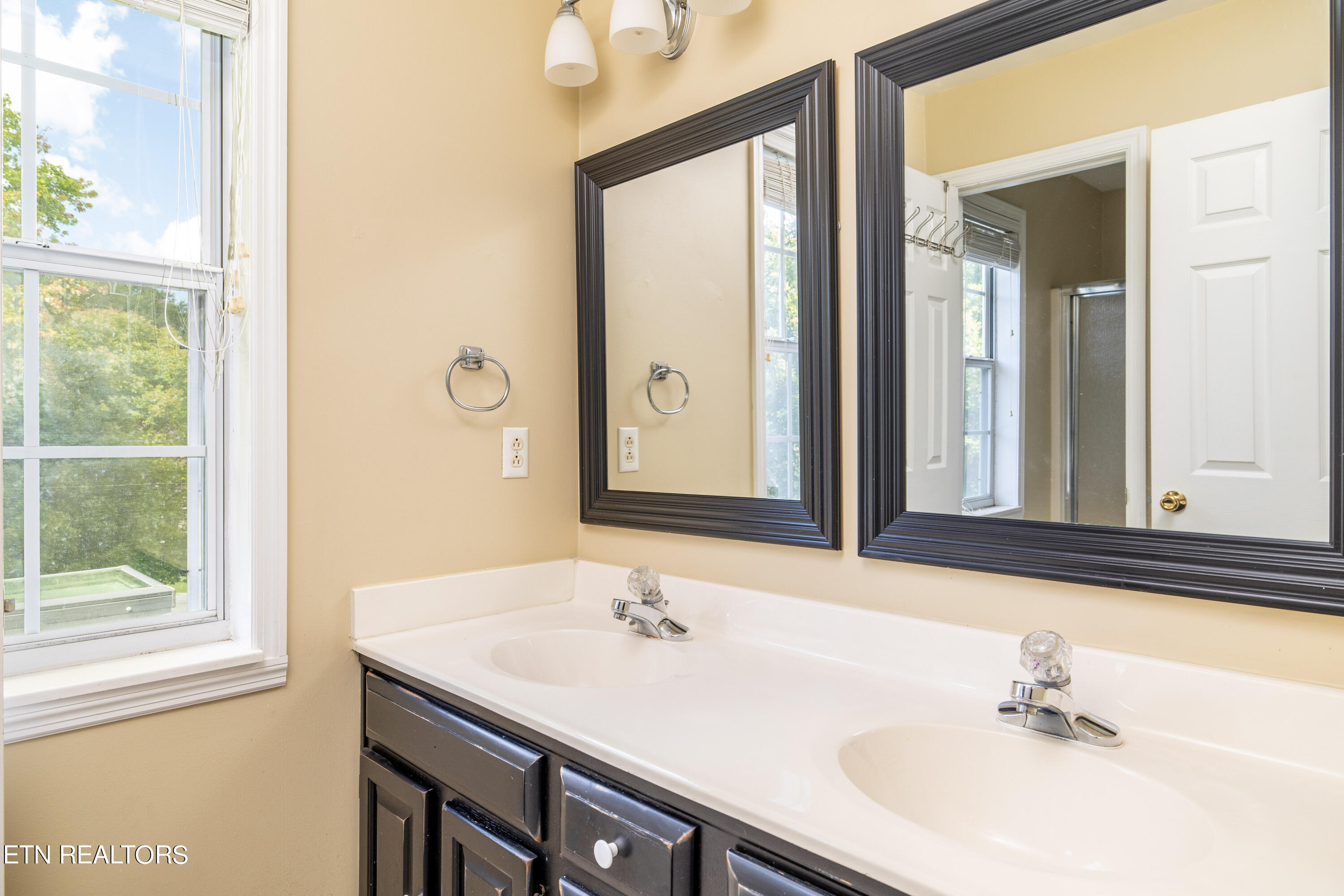 1837 Southcliff Drive