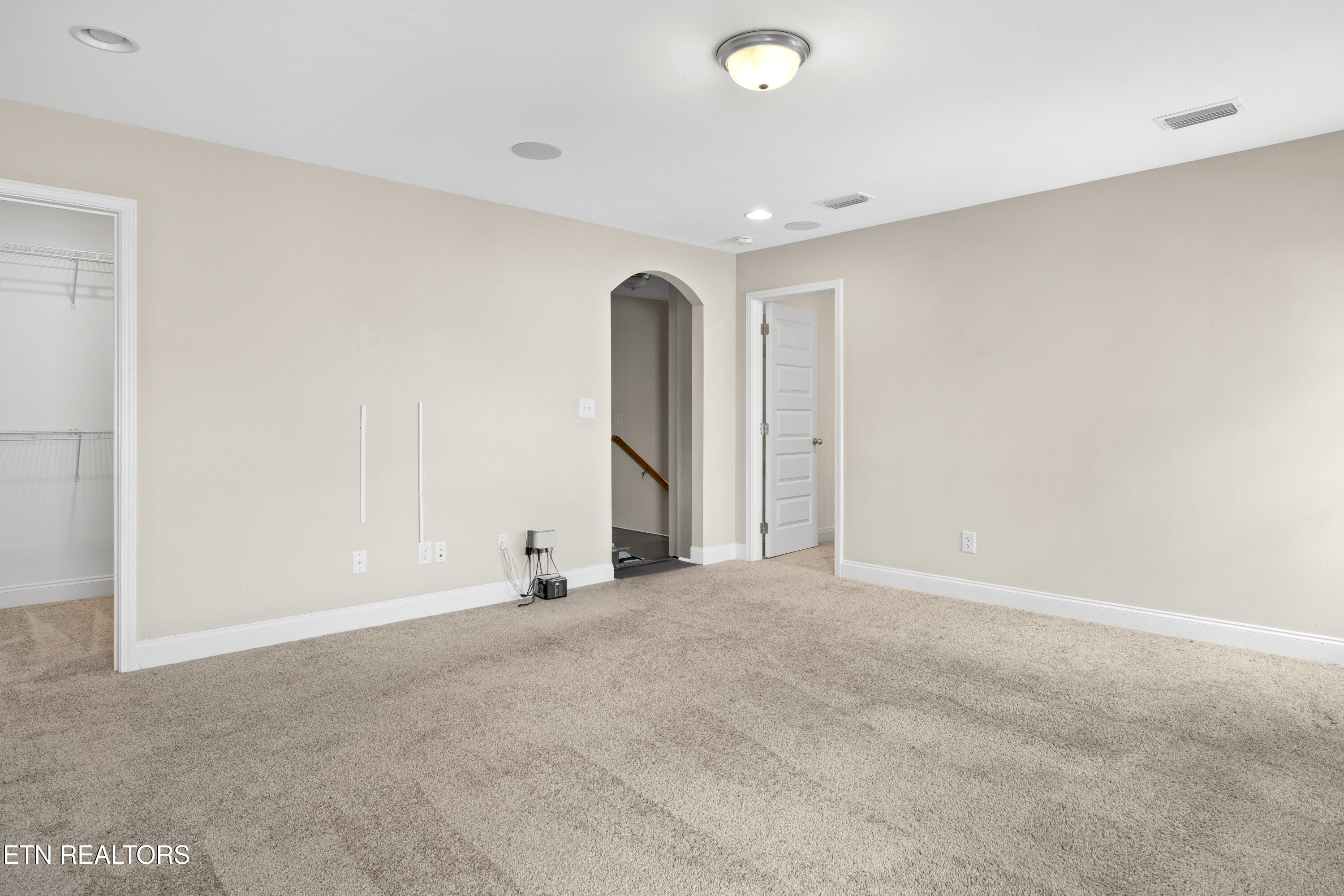 2209 Scarlet Tanager St