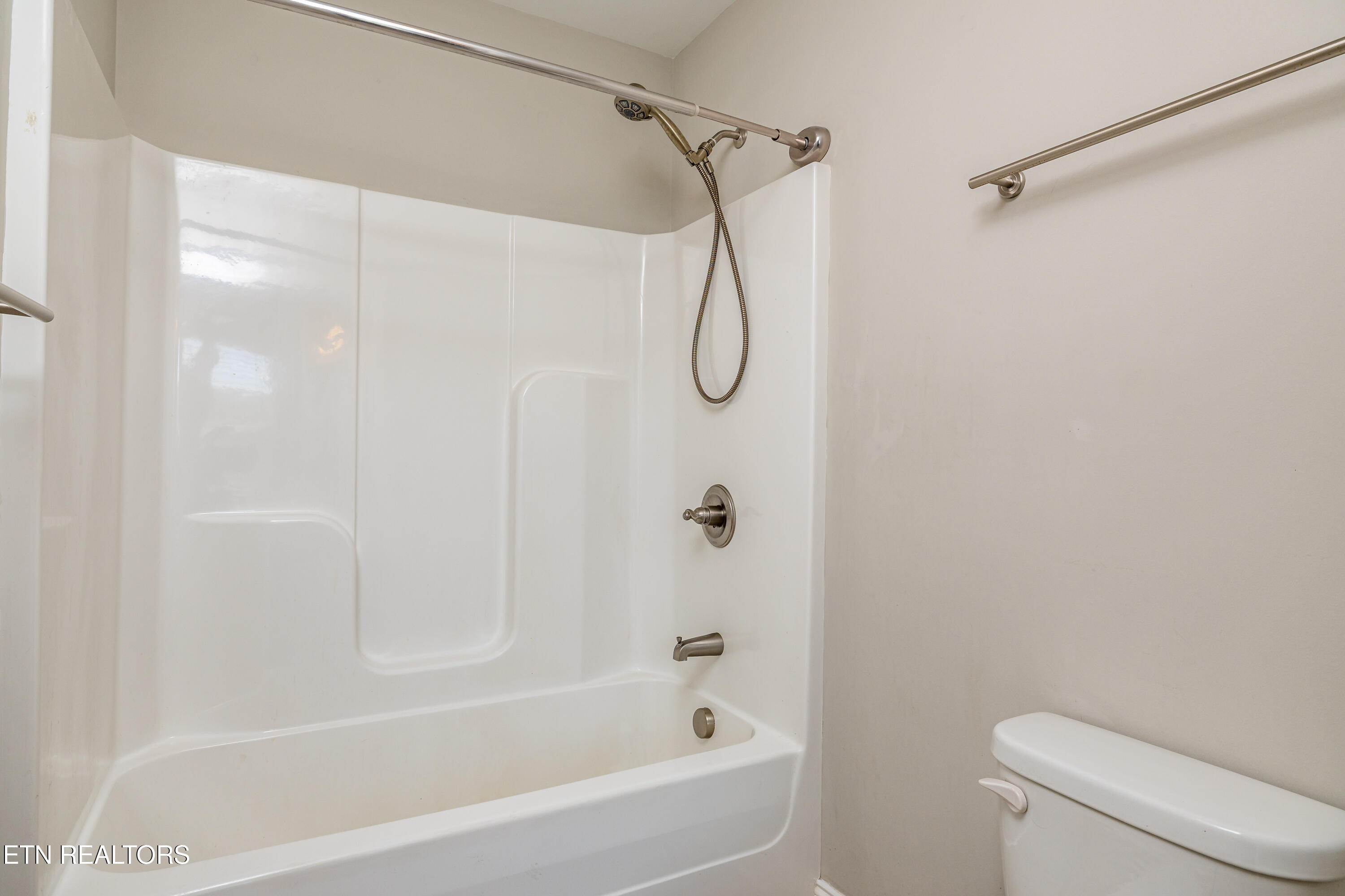 2209 Scarlet Tanager St
