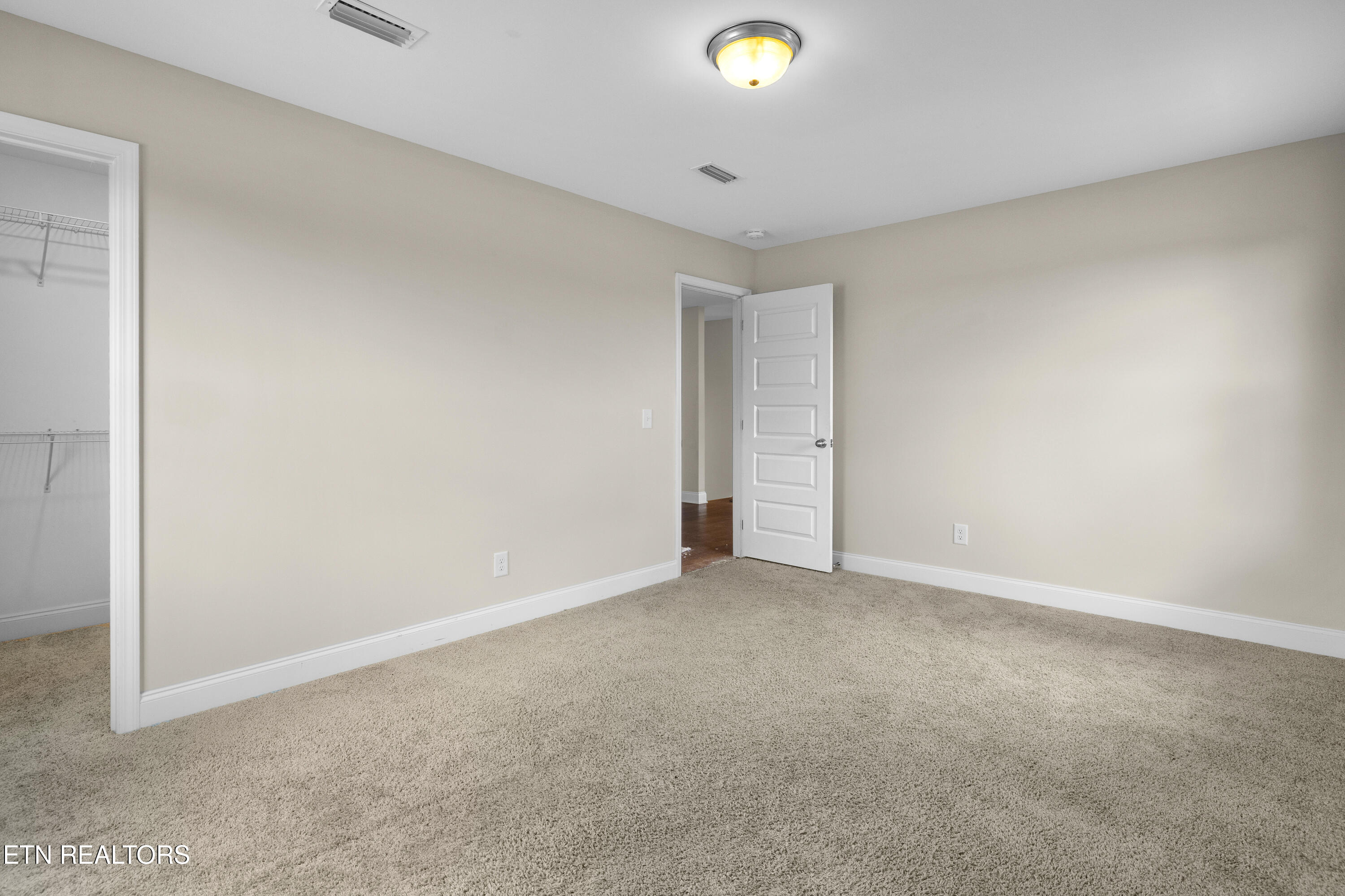 2209 Scarlet Tanager St