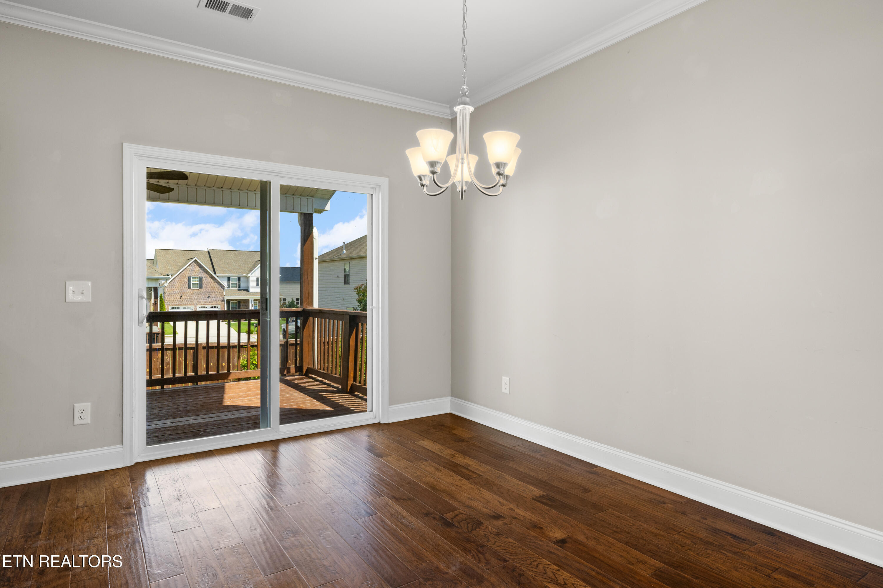 2209 Scarlet Tanager St