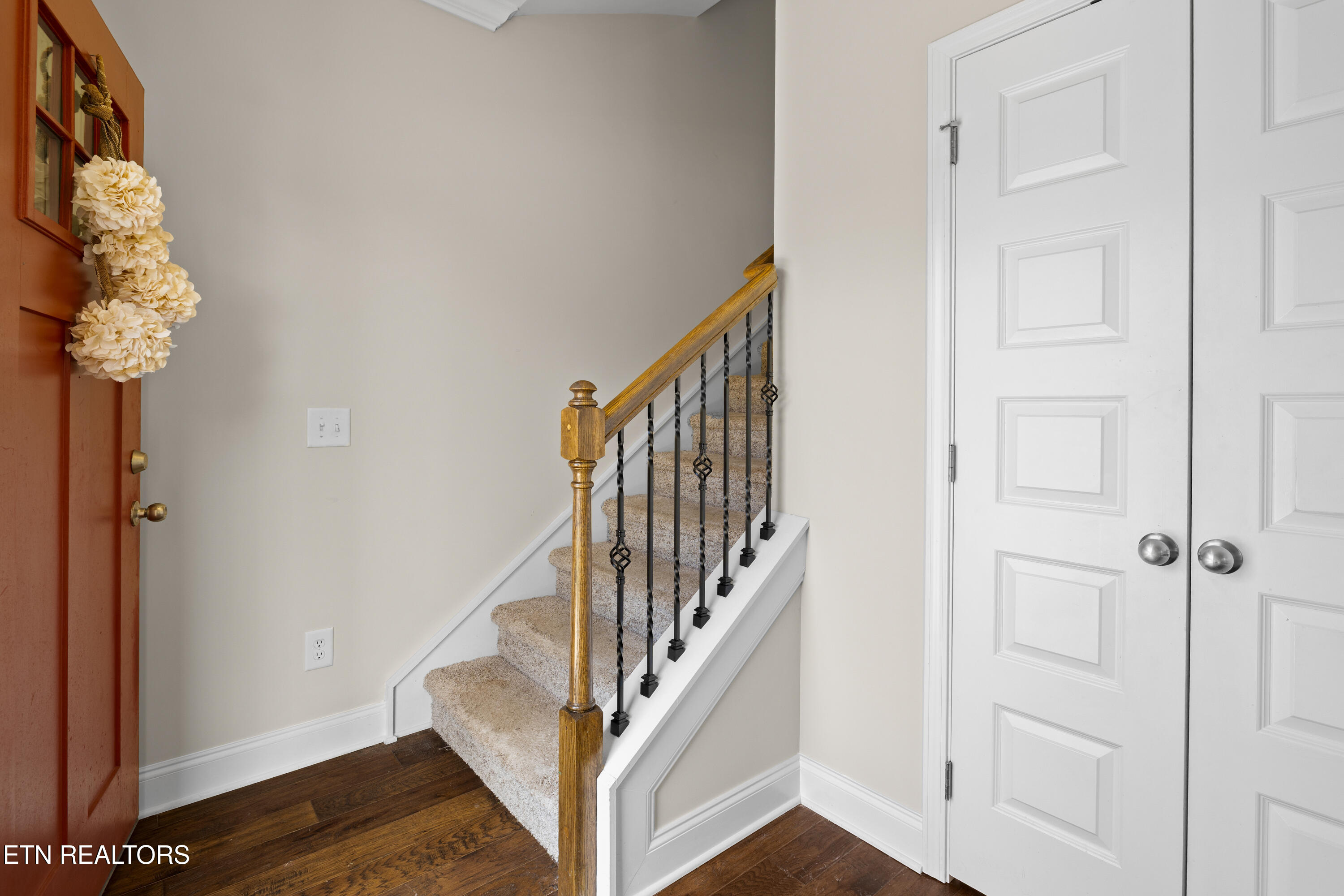2209 Scarlet Tanager St