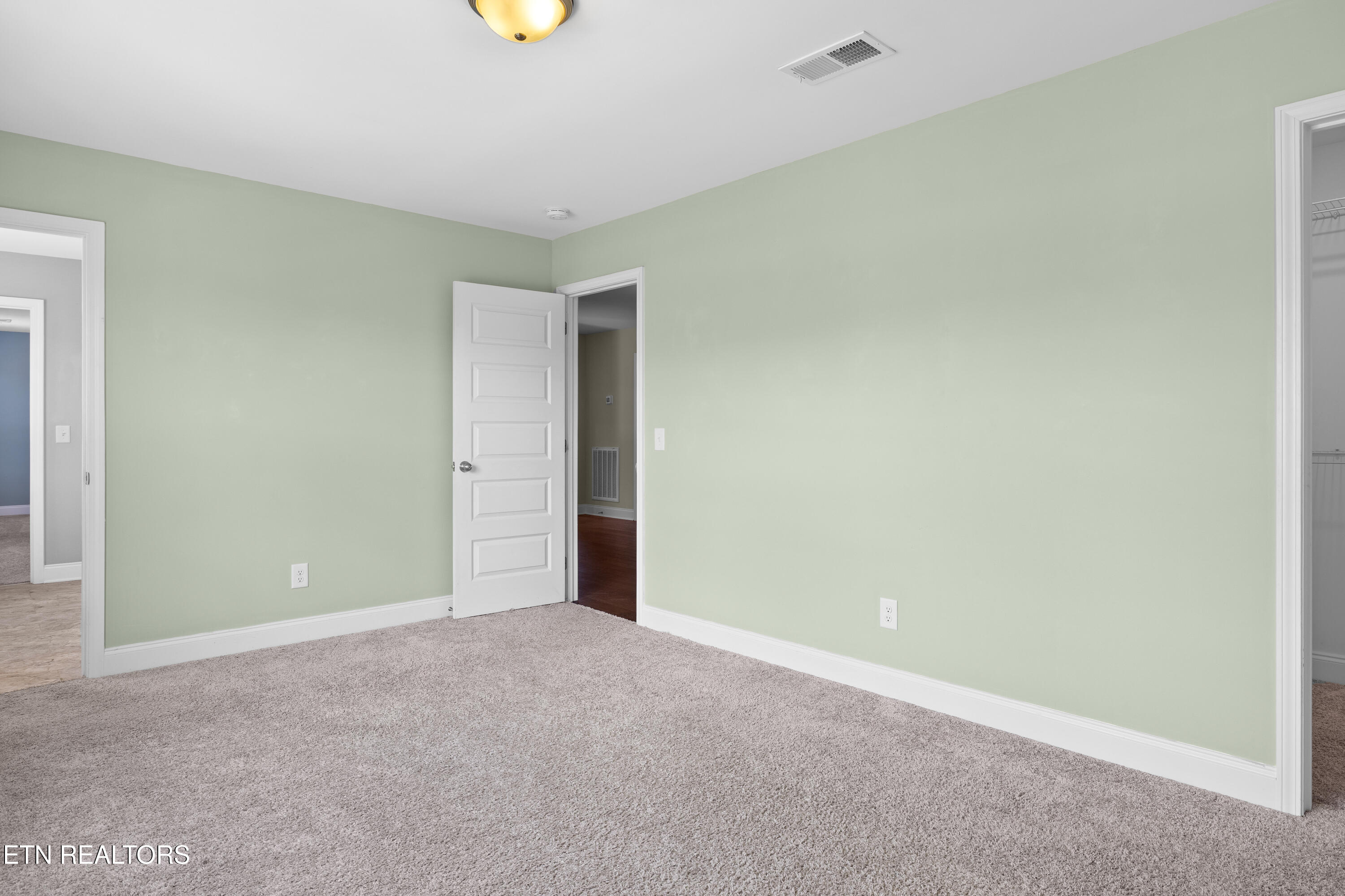2209 Scarlet Tanager St