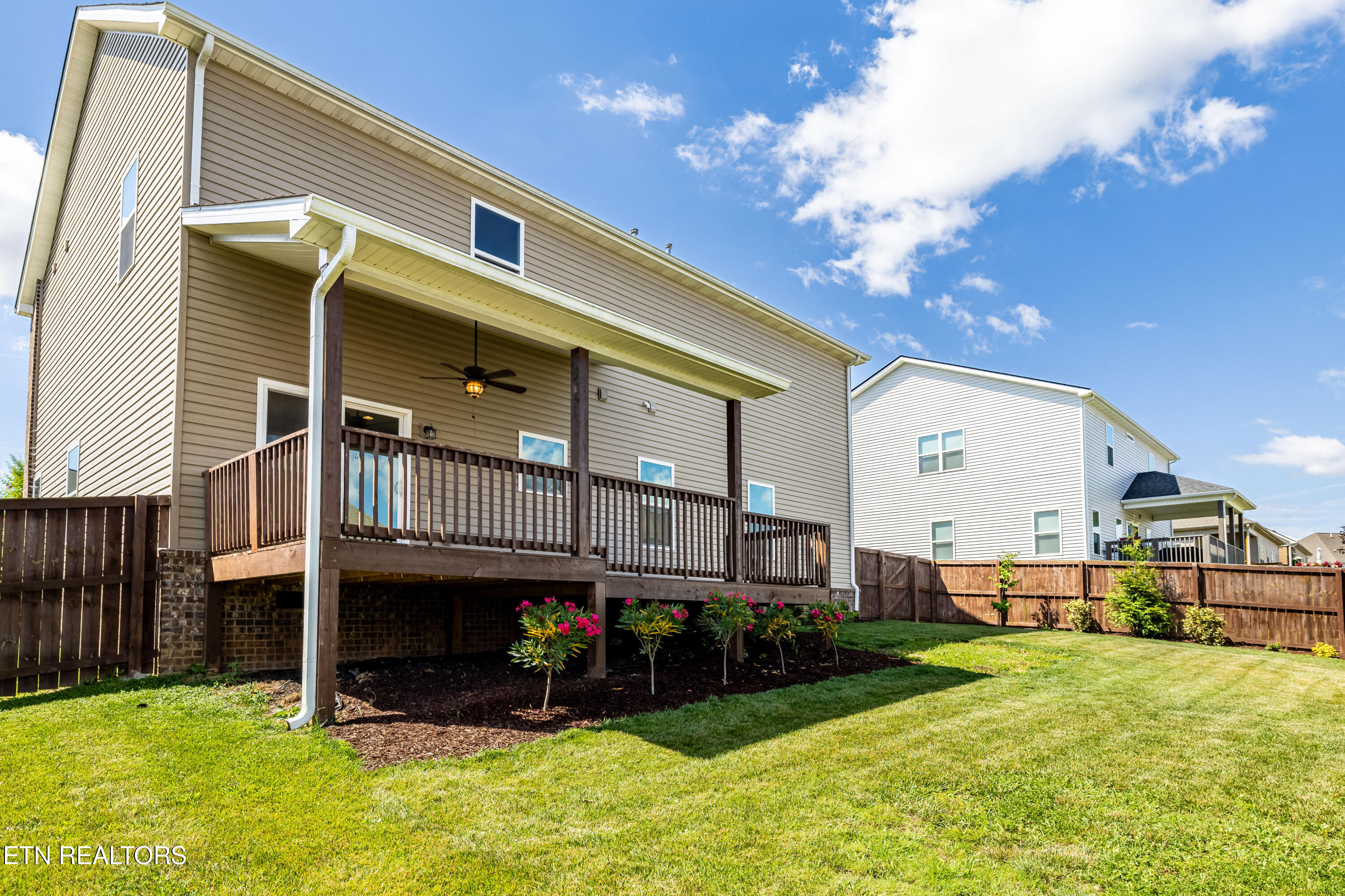 2209 Scarlet Tanager St