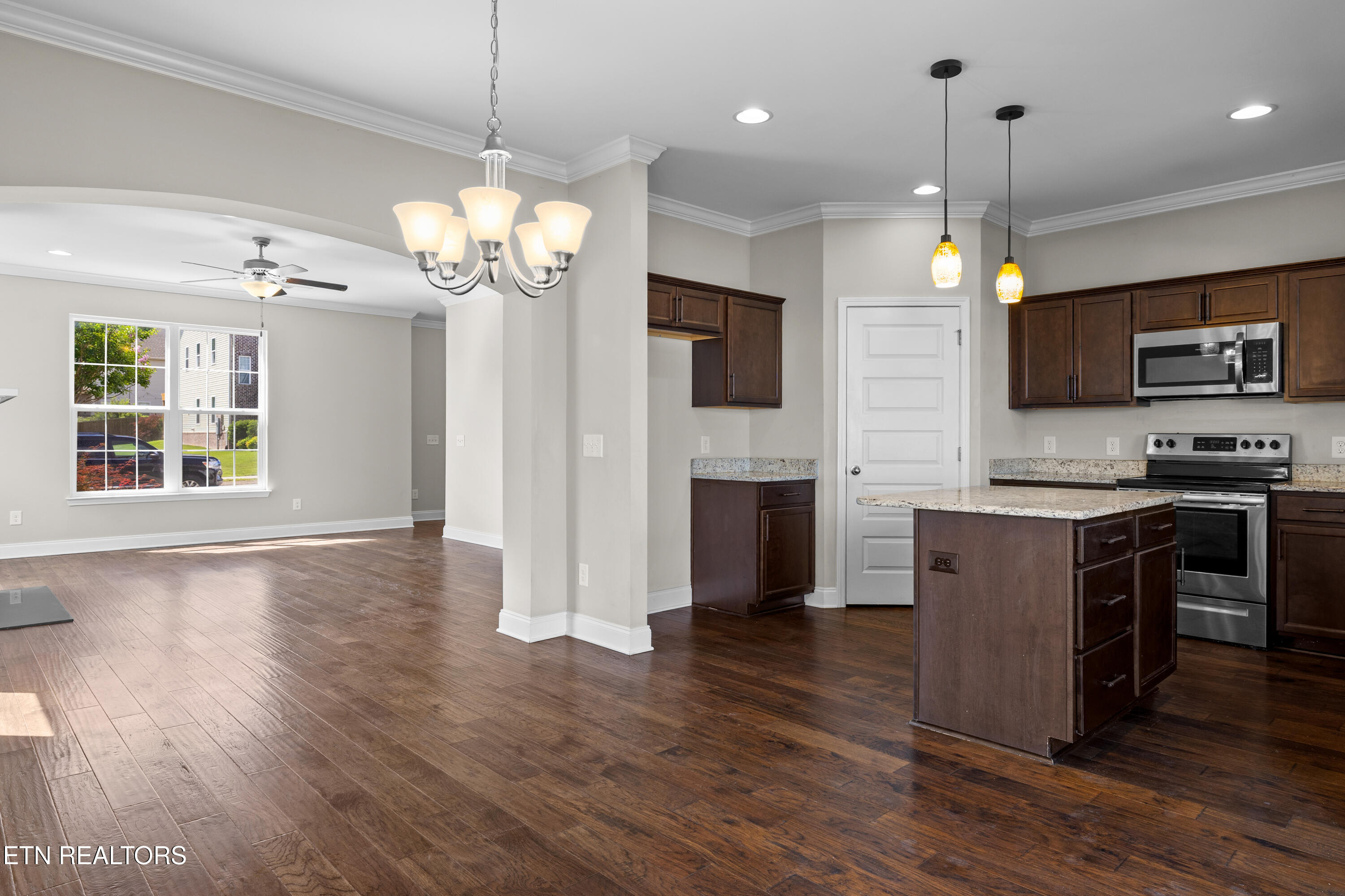 2209 Scarlet Tanager St
