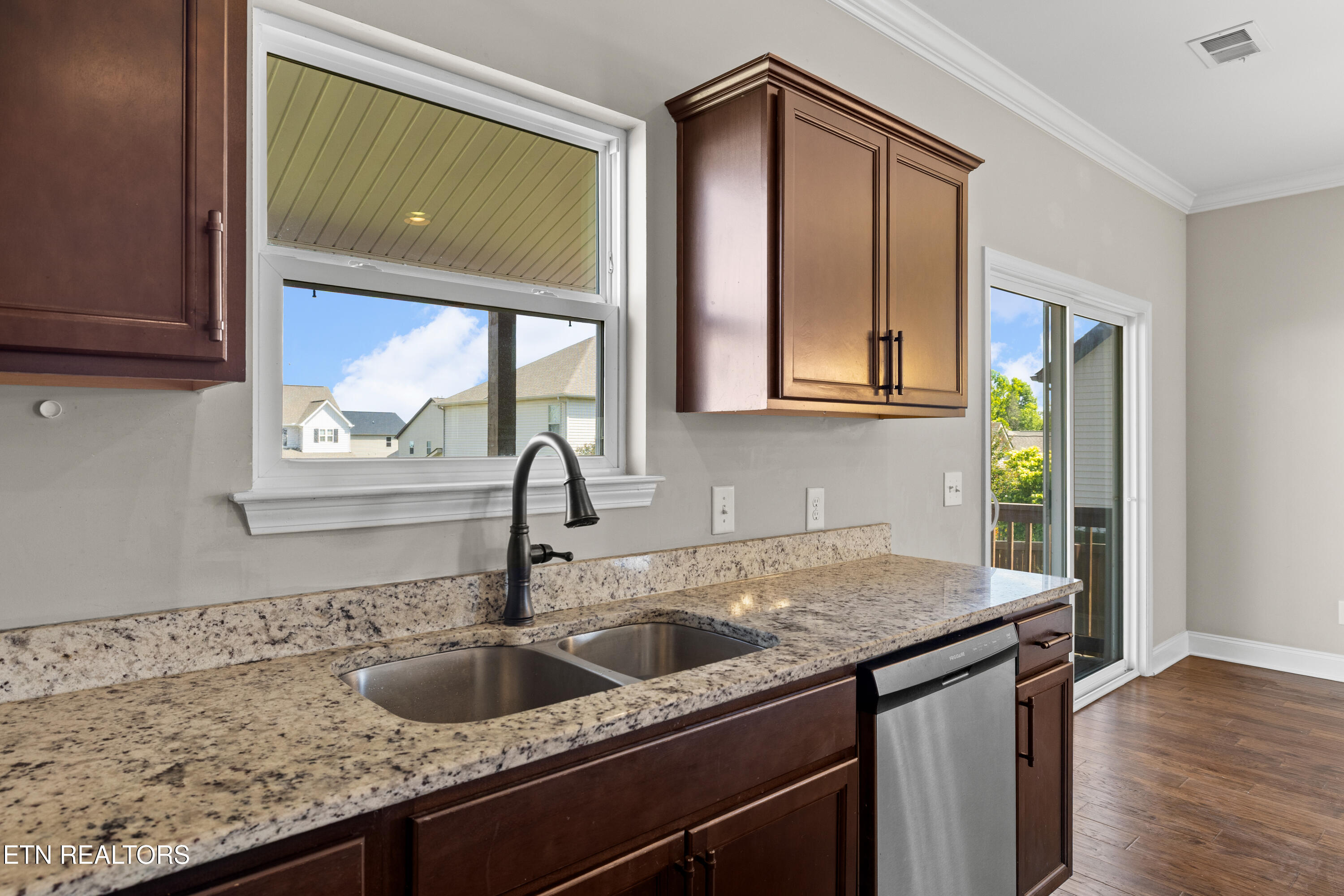 2209 Scarlet Tanager St
