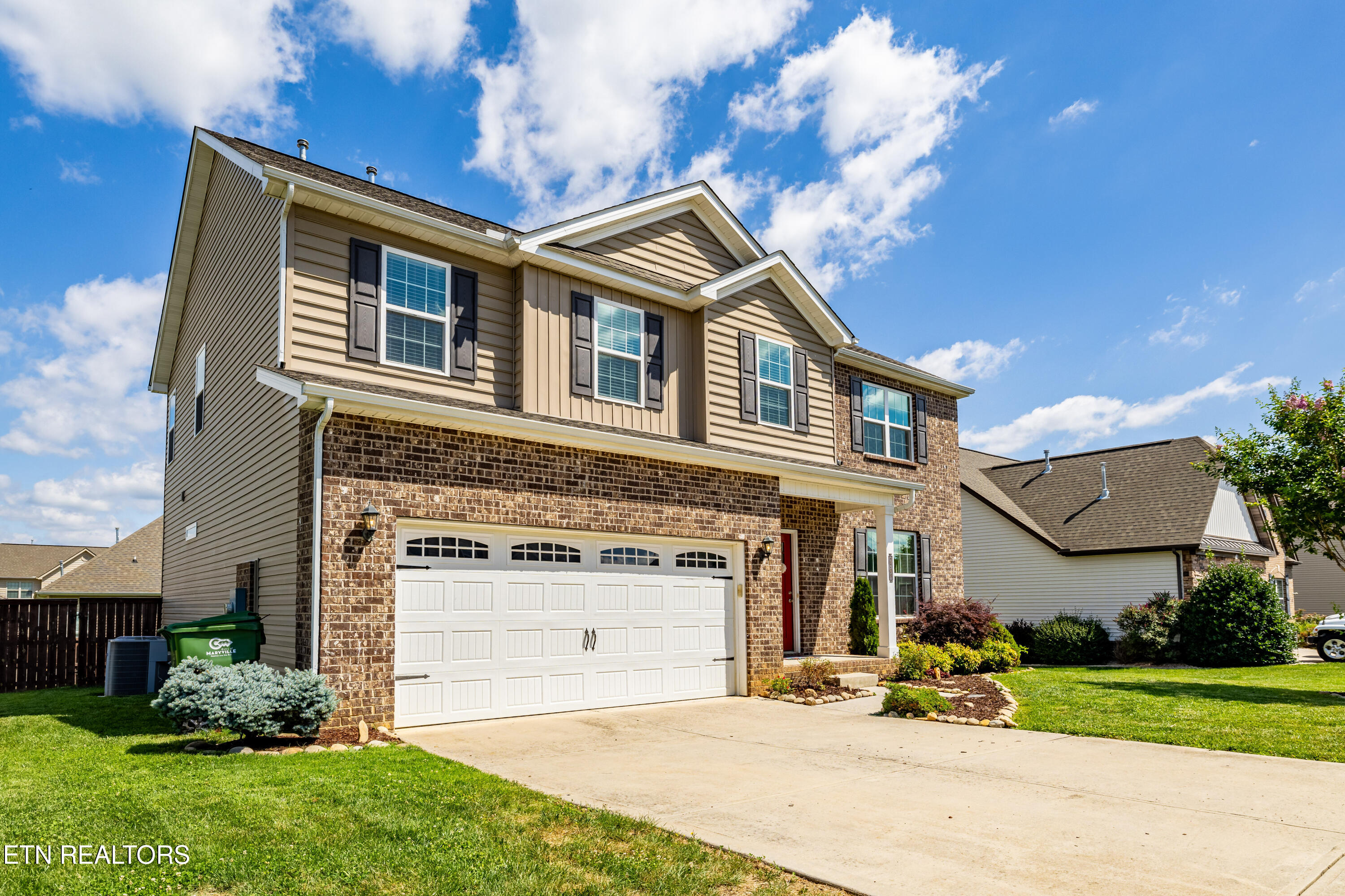 2209 Scarlet Tanager St