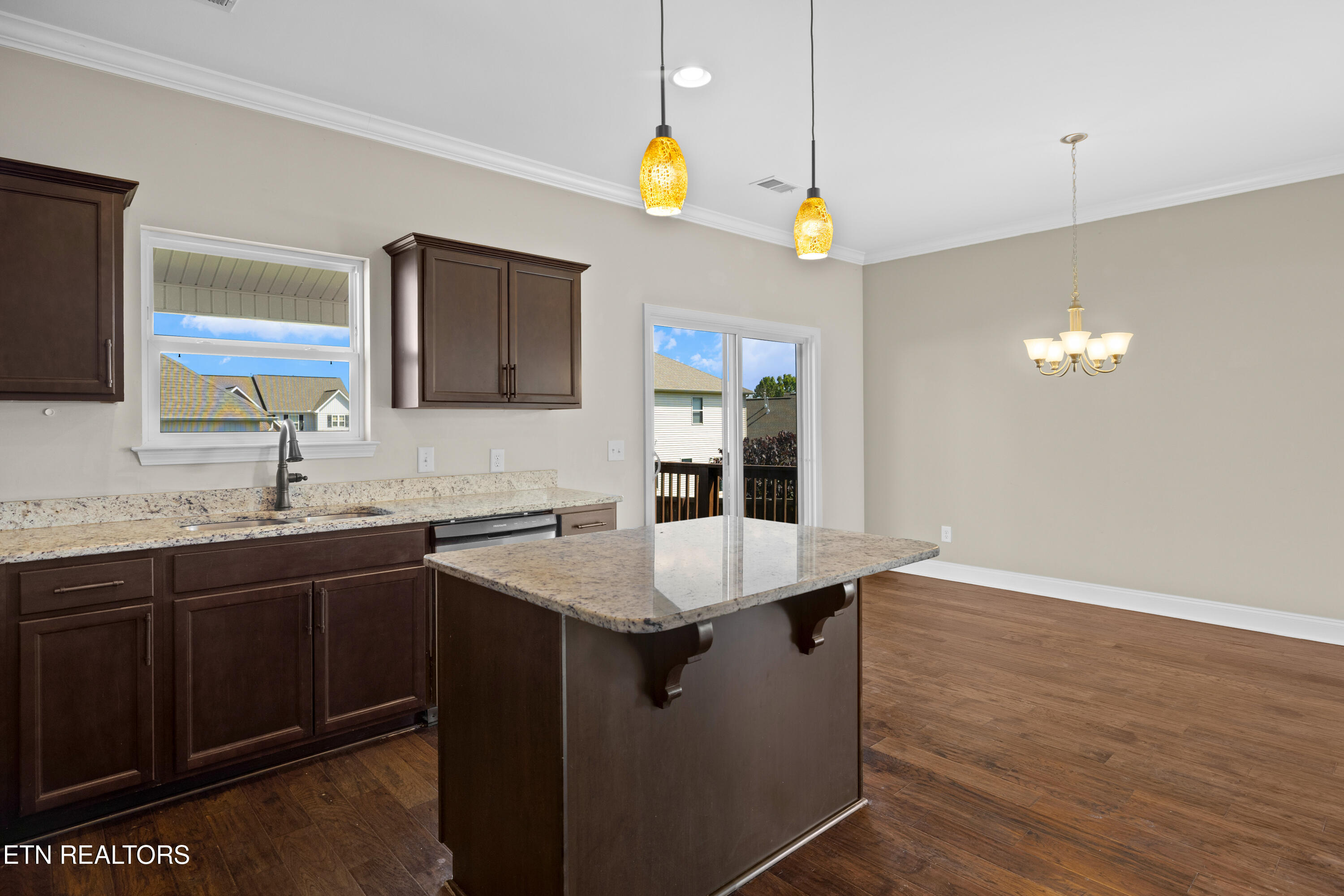 2209 Scarlet Tanager St