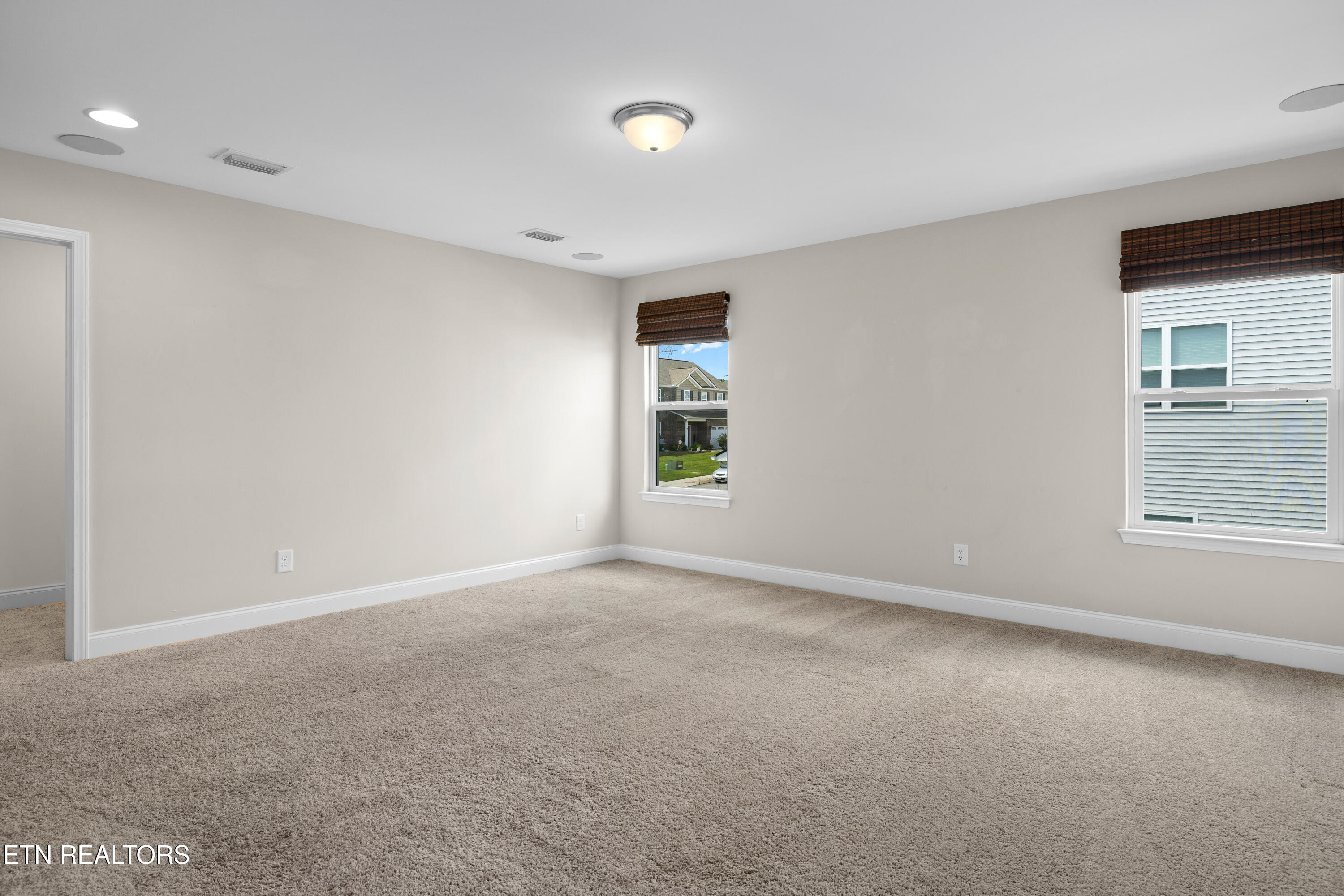 2209 Scarlet Tanager St