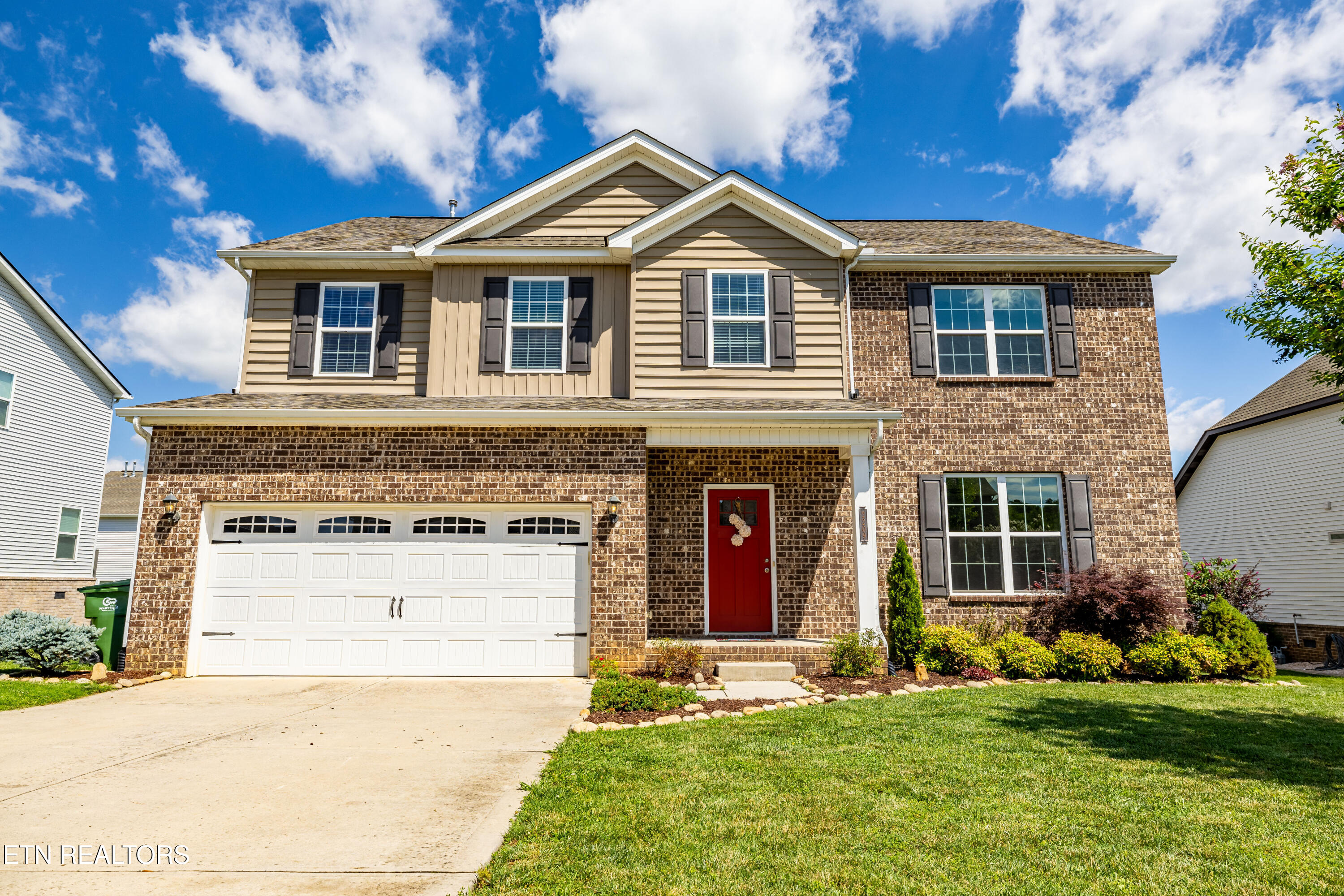 2209 Scarlet Tanager St