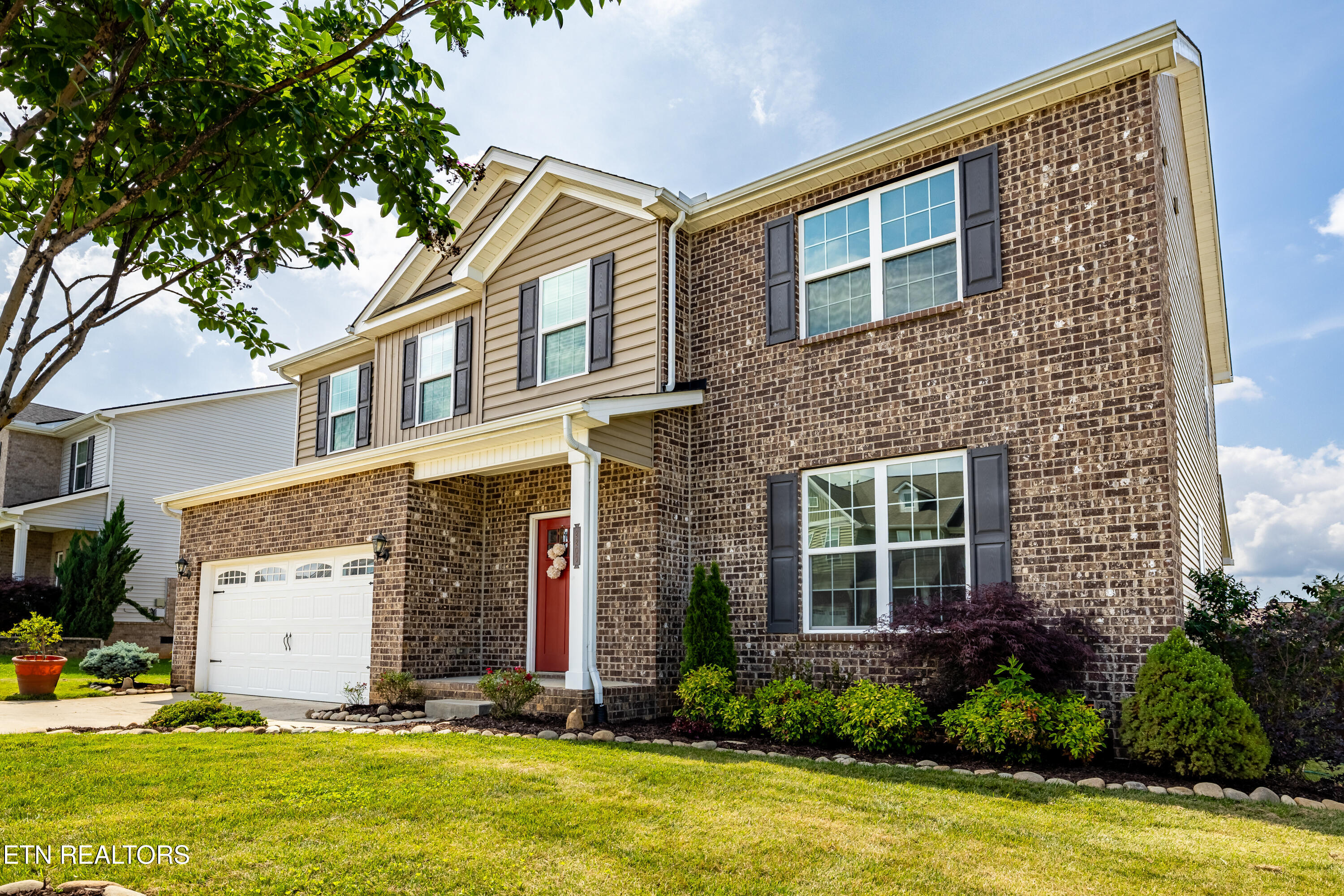 2209 Scarlet Tanager St