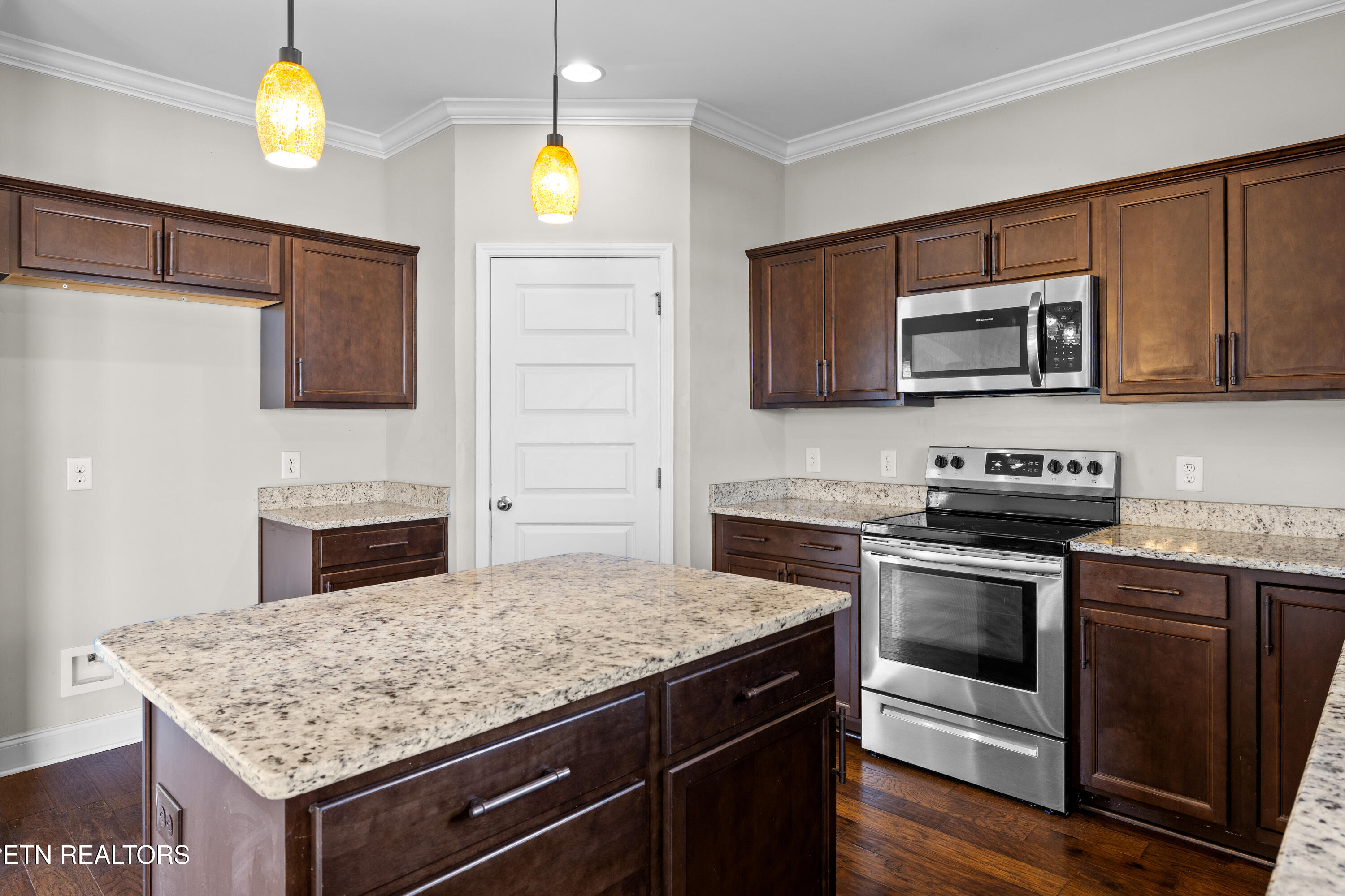 2209 Scarlet Tanager St