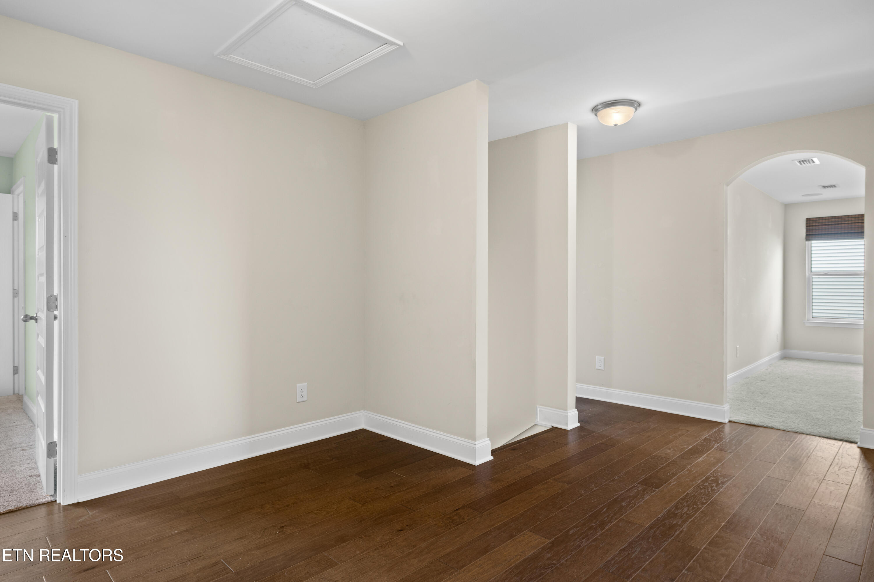 2209 Scarlet Tanager St