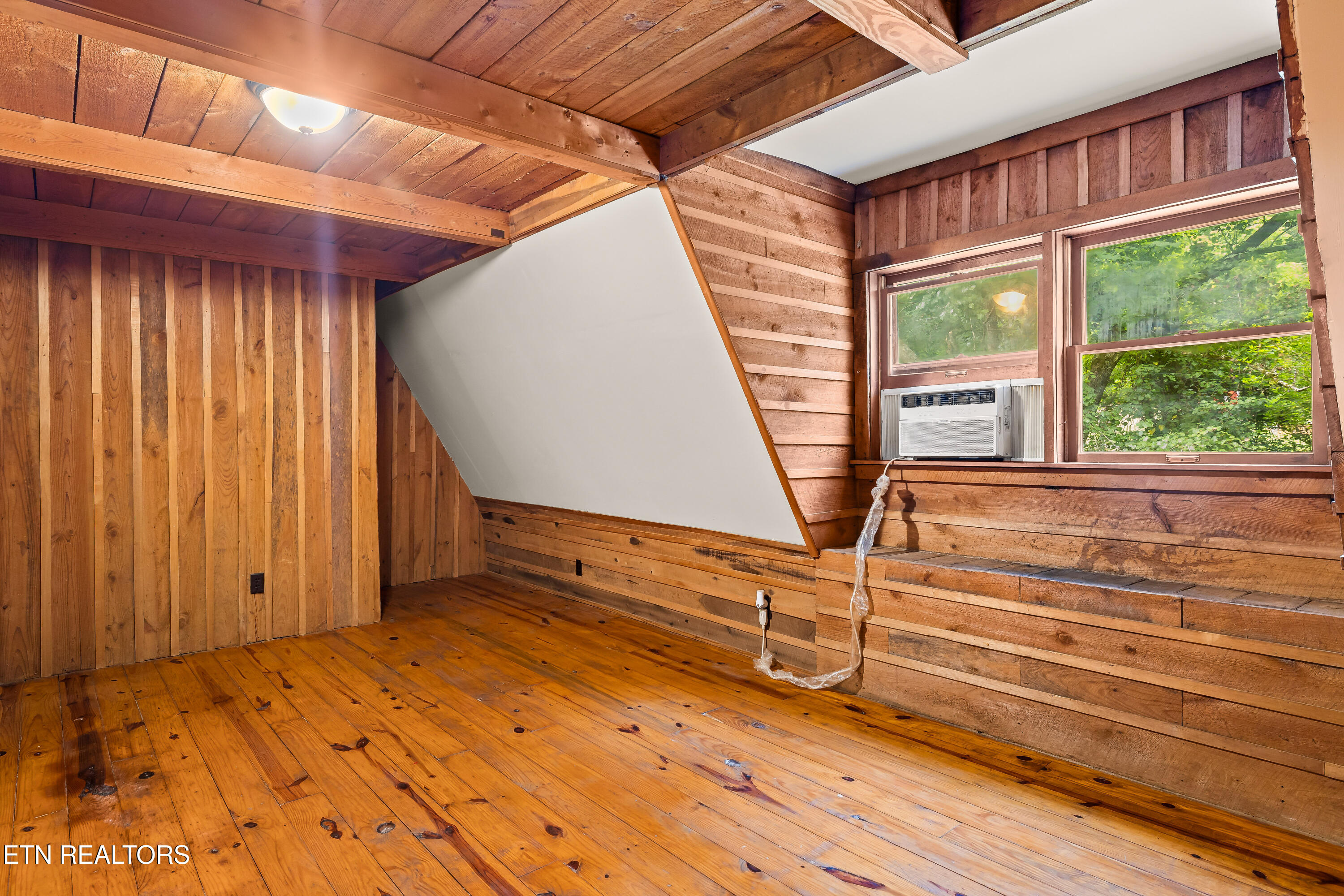 143 Old West Millers Cove Rd