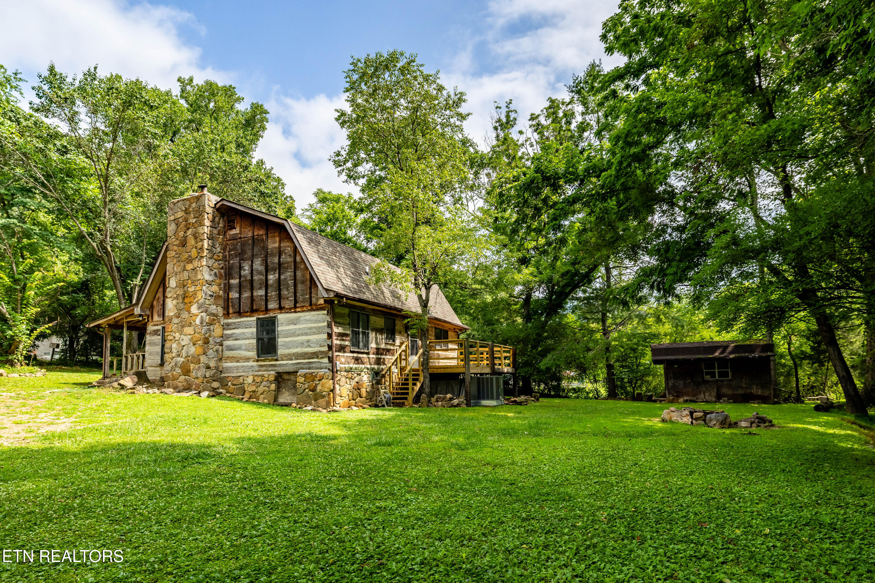 143 Old West Millers Cove Rd
