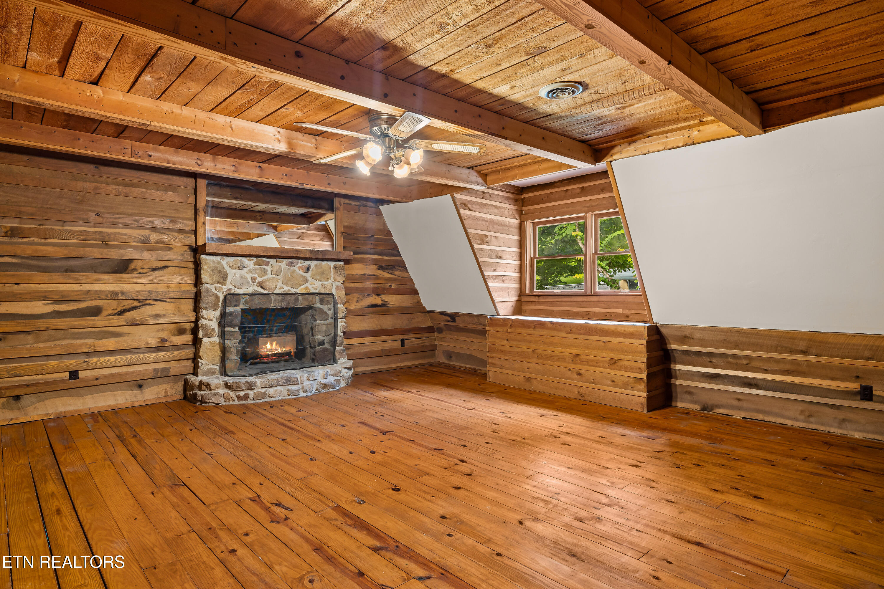 143 Old West Millers Cove Rd