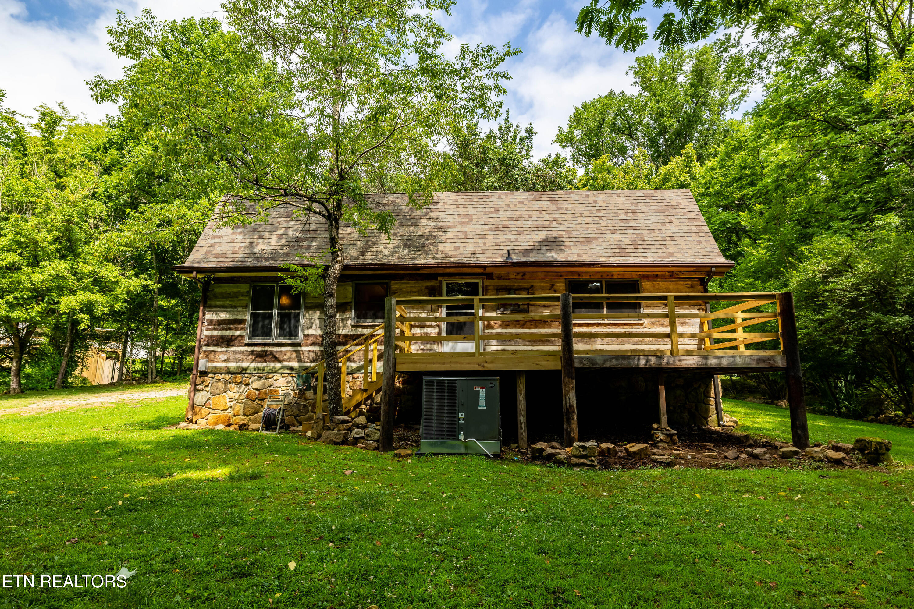 143 Old West Millers Cove Rd