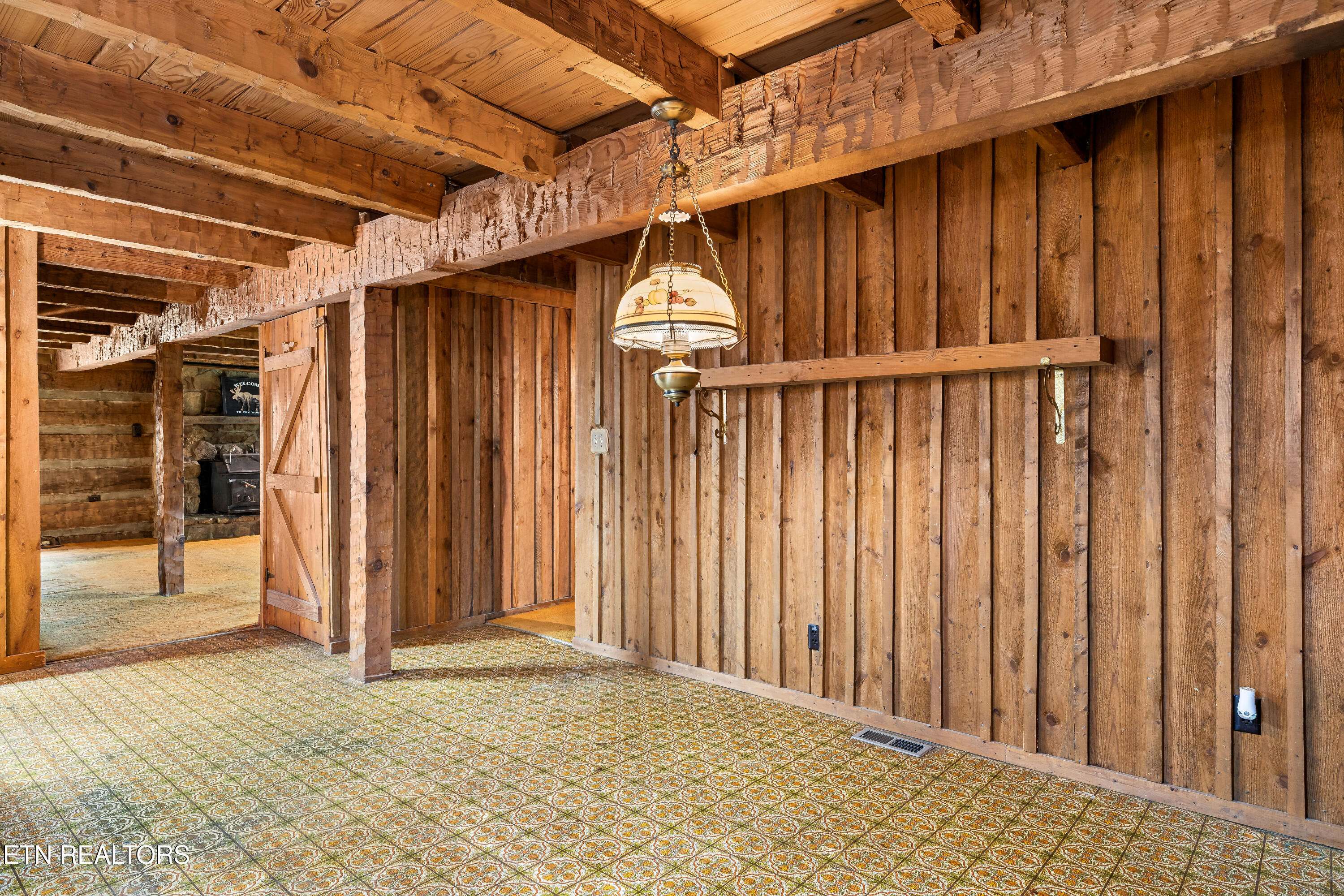 143 Old West Millers Cove Rd