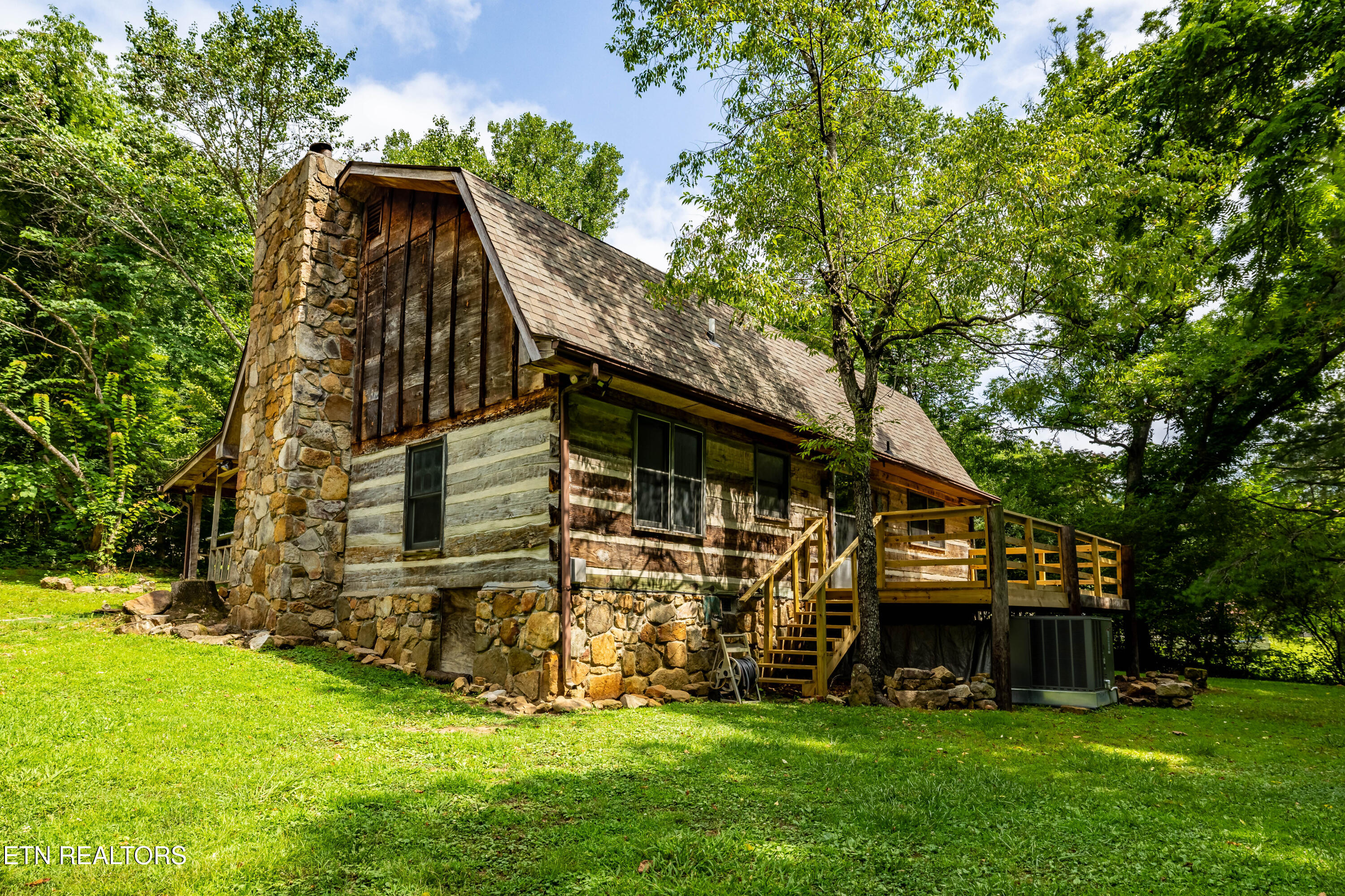 143 Old West Millers Cove Rd
