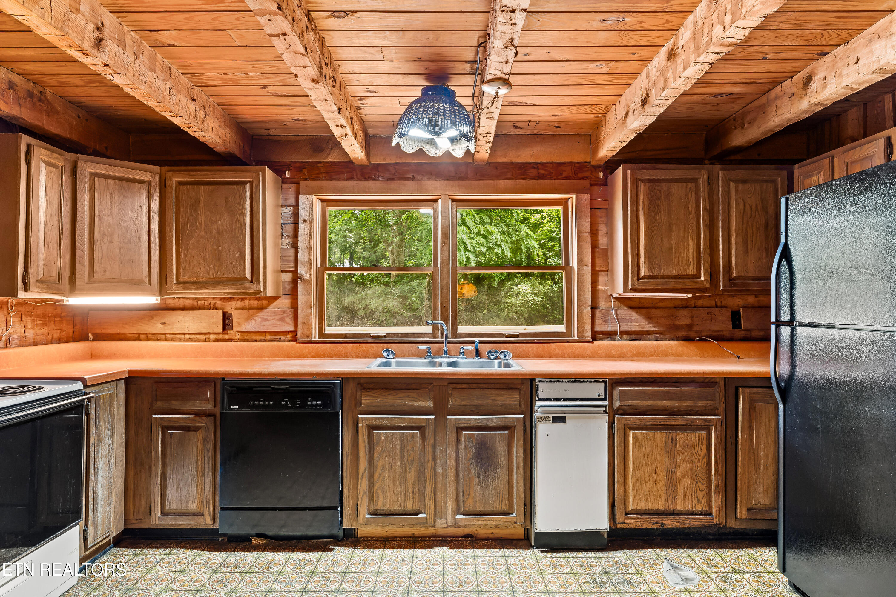 143 Old West Millers Cove Rd