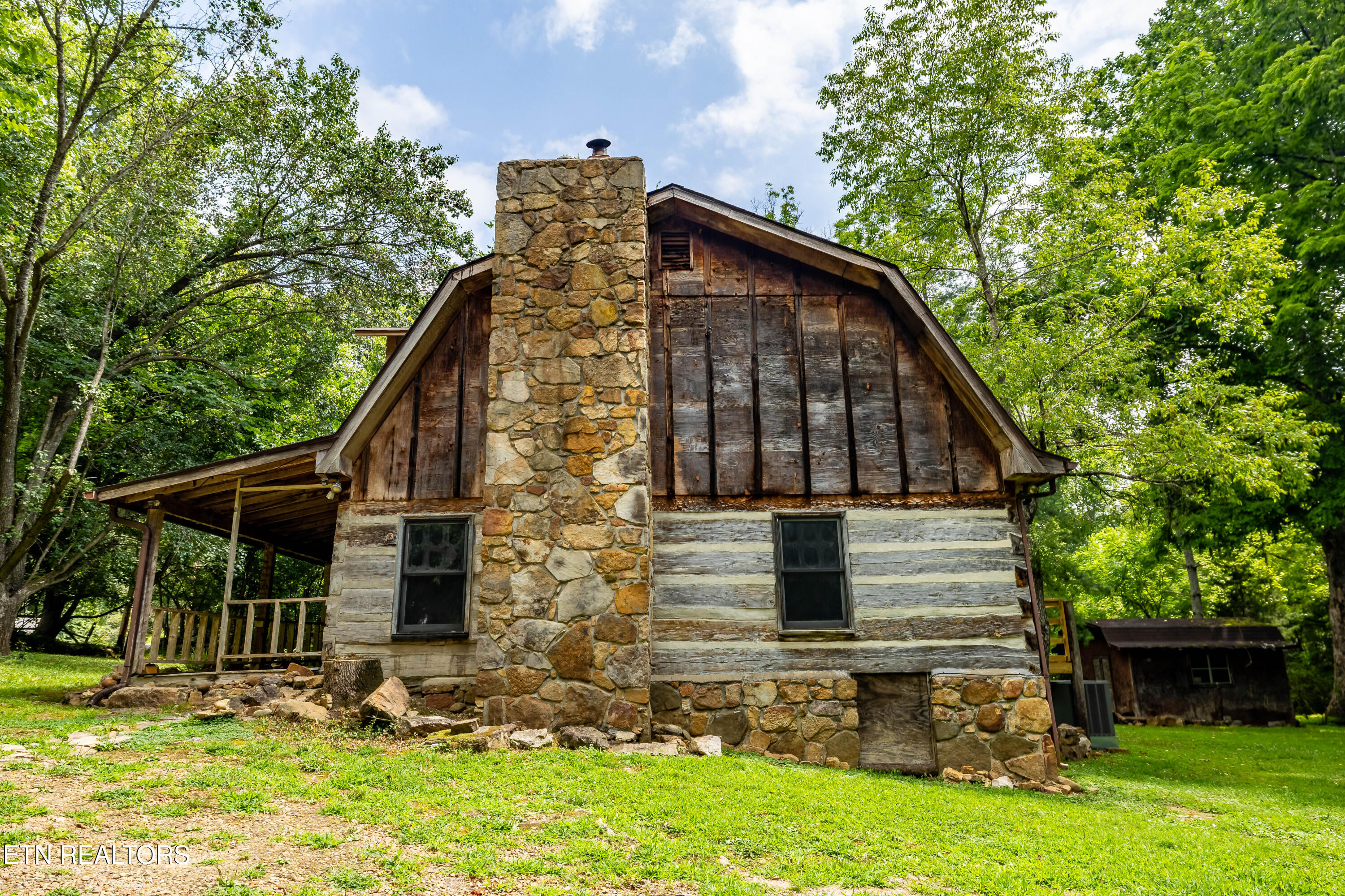 143 Old West Millers Cove Rd