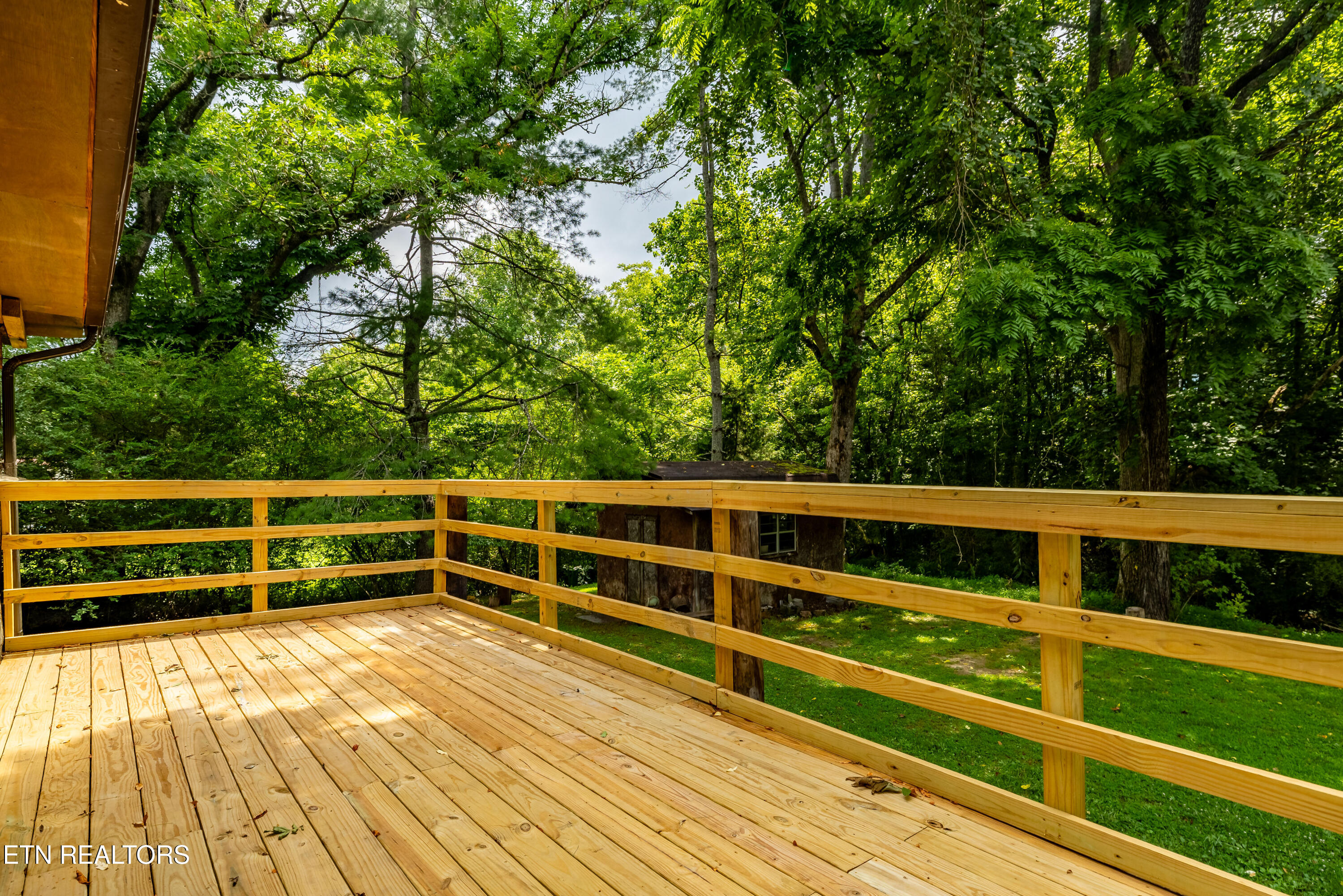 143 Old West Millers Cove Rd