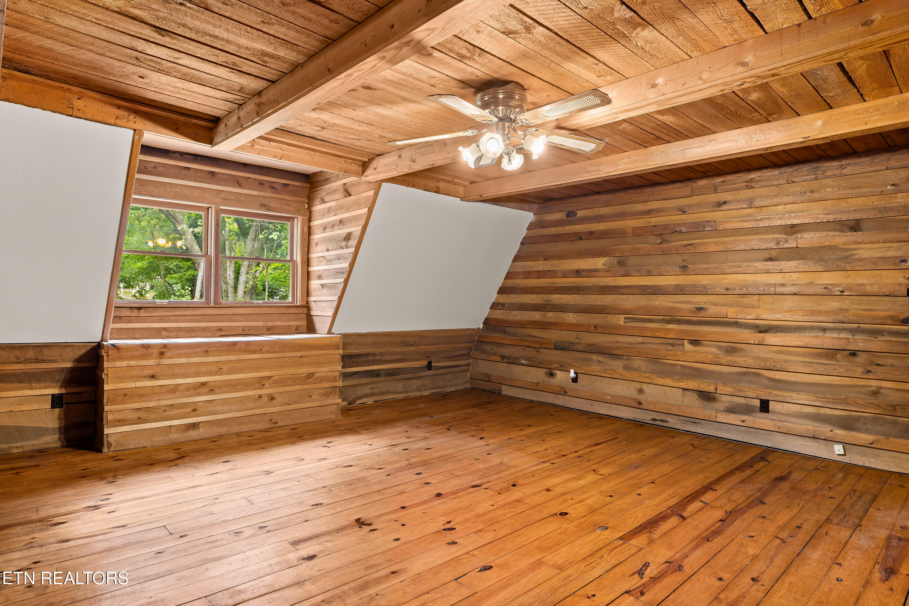 143 Old West Millers Cove Rd