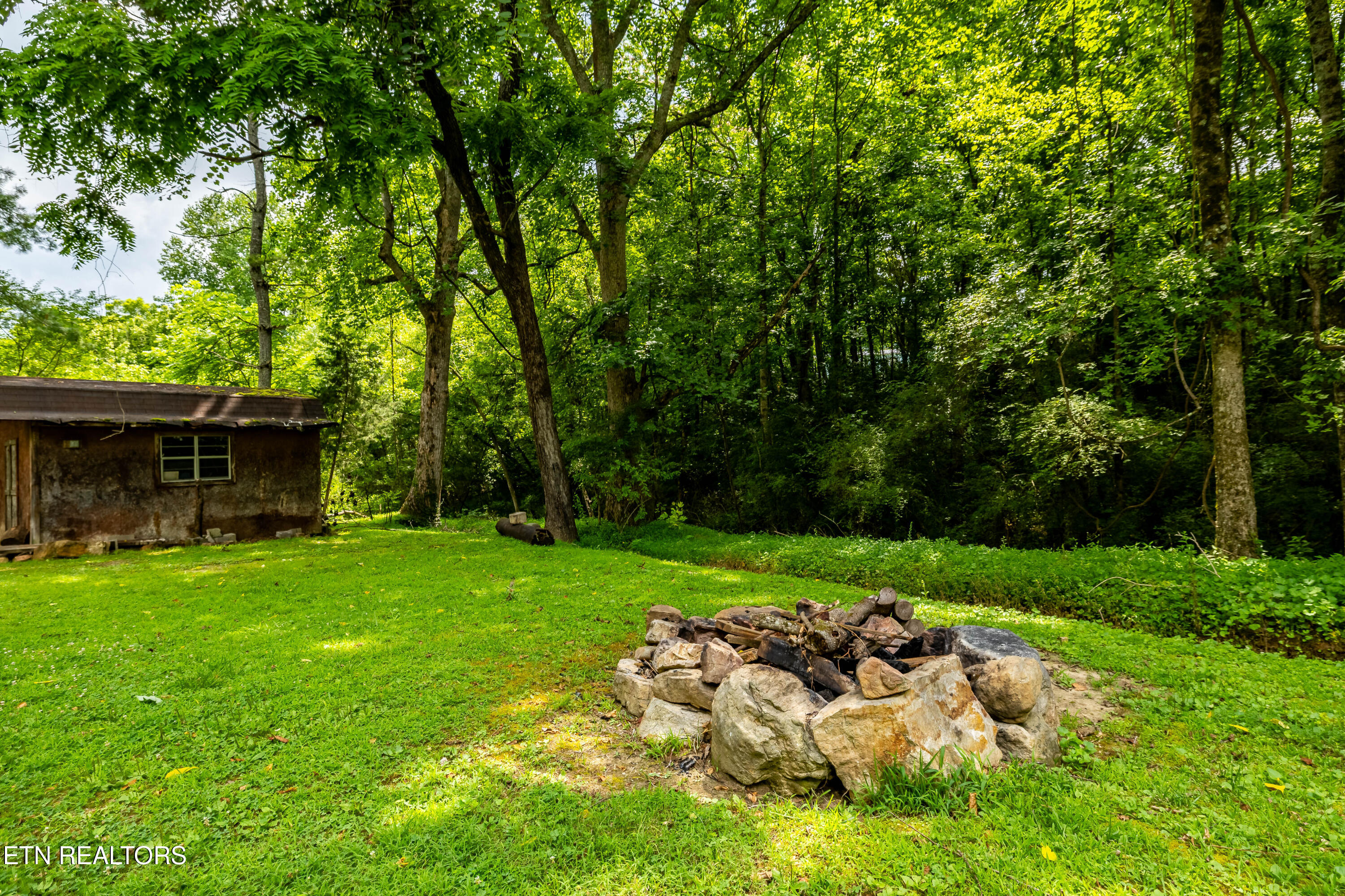 143 Old West Millers Cove Rd